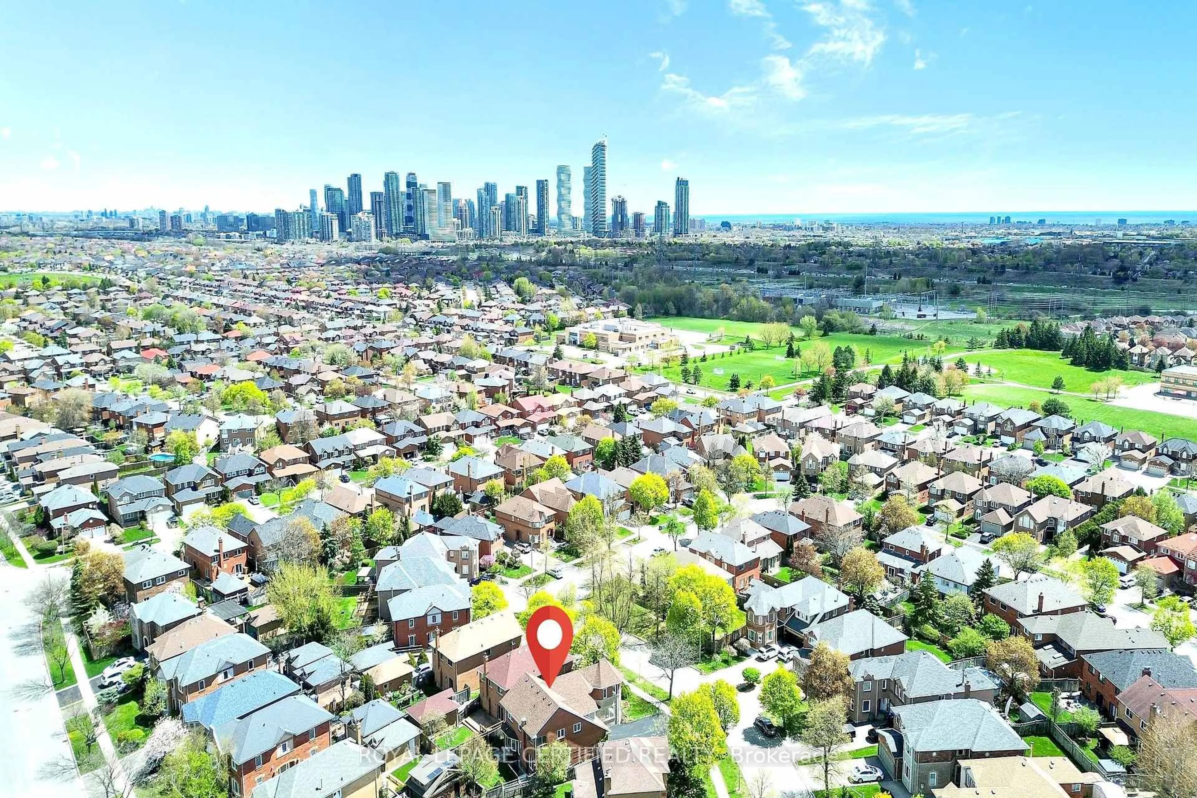 A pic from outside/outdoor area/front of a property/back of a property/a pic from drone, city buildings view from balcony for 5016 Natkarni Cres, Mississauga Ontario L5V 1L2