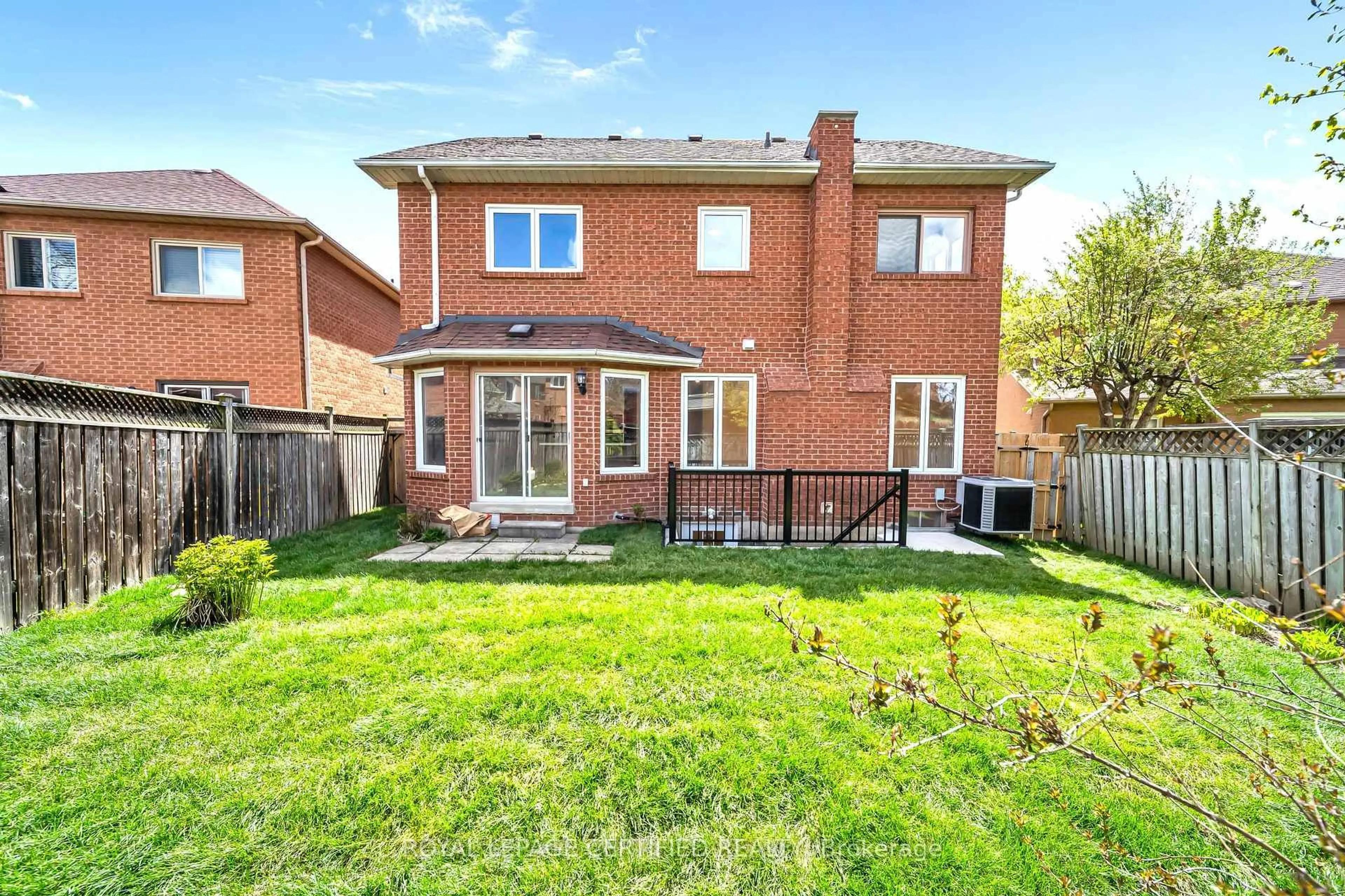 Home with brick exterior material, street for 5016 Natkarni Cres, Mississauga Ontario L5V 1L2