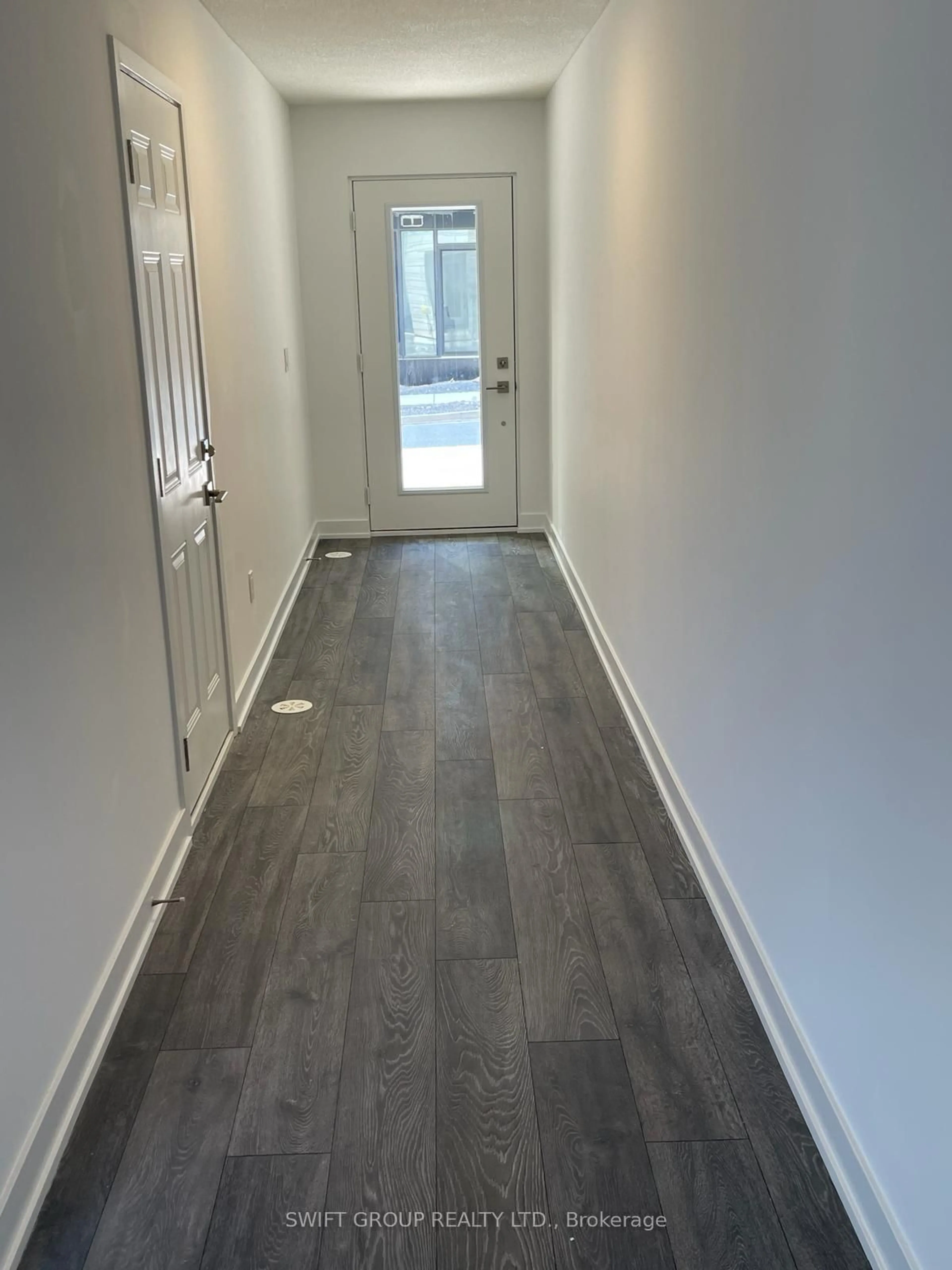 Indoor entryway for 1121 Cooke Blvd #92, Burlington Ontario L7T 0C4