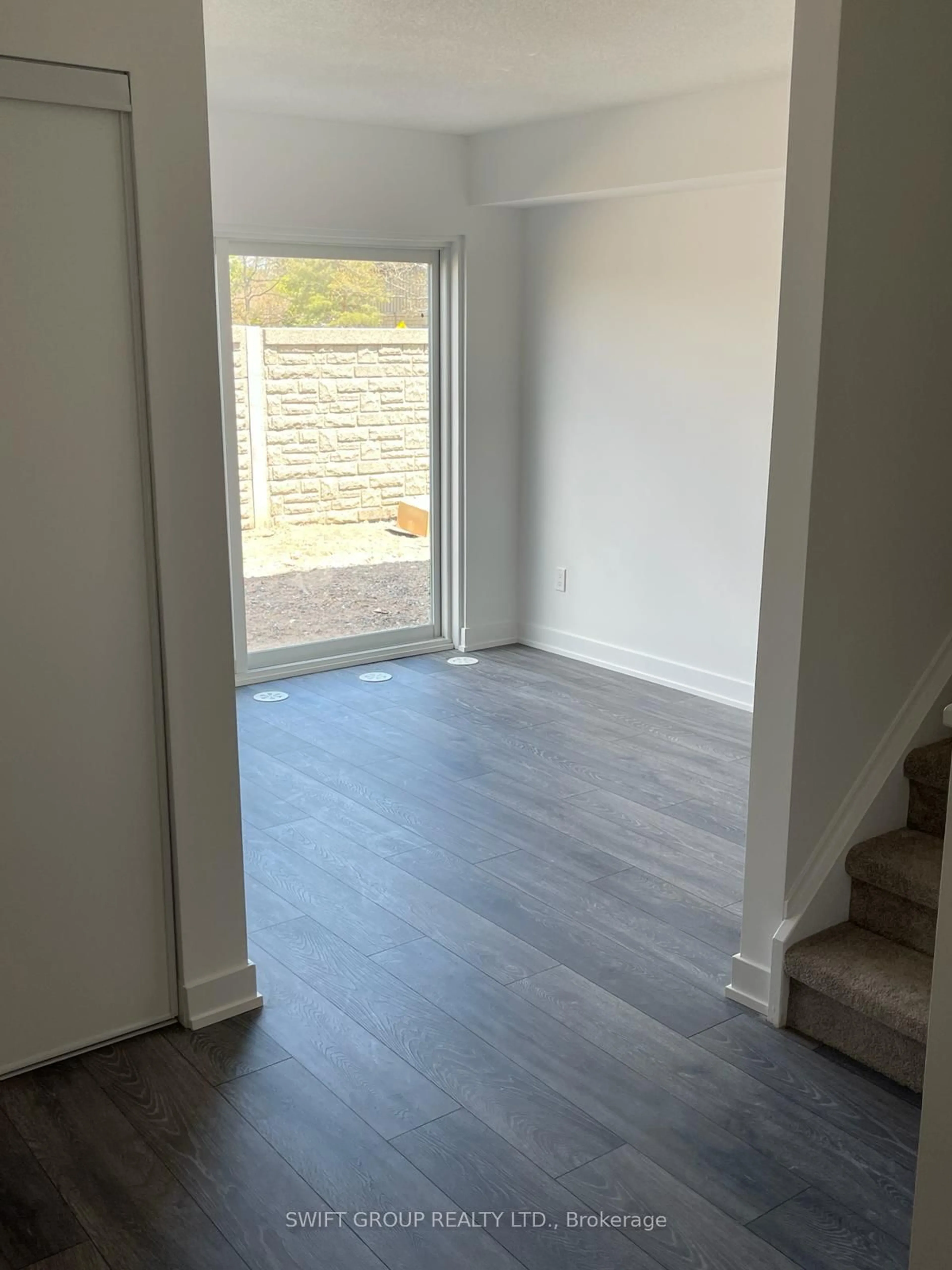 A pic of a room for 1121 Cooke Blvd #92, Burlington Ontario L7T 0C4