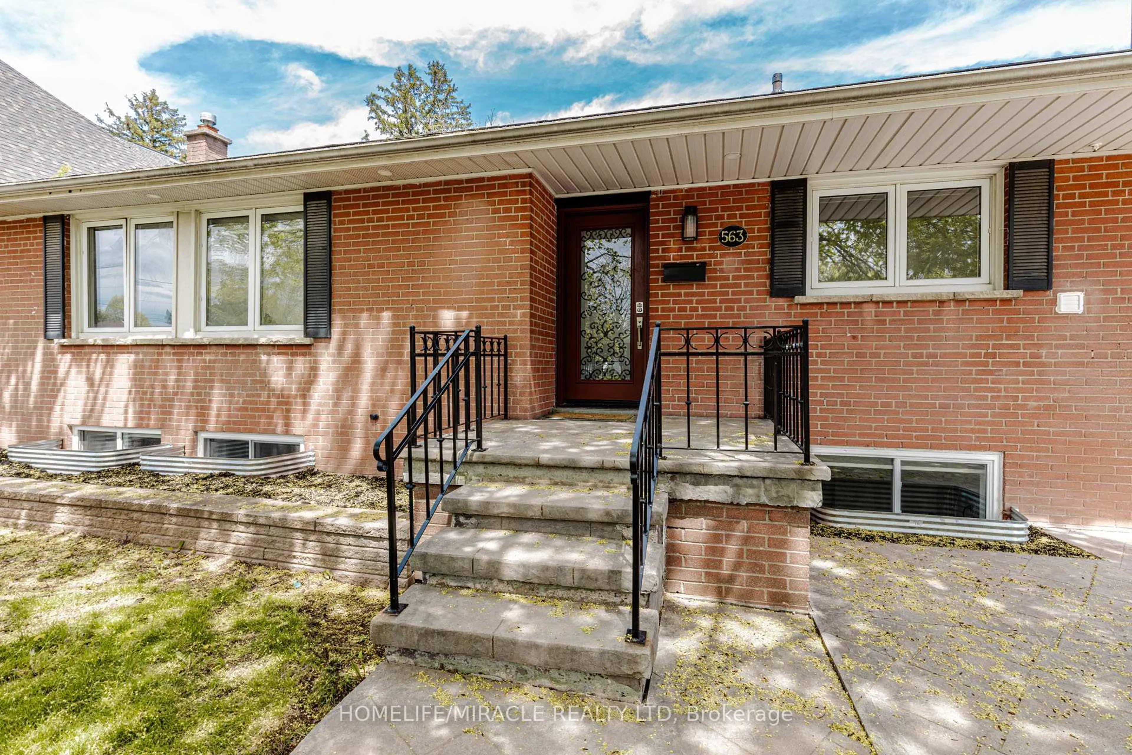 Home with brick exterior material, street for 563 Taplow Cres, Oakville Ontario L6L 4V9
