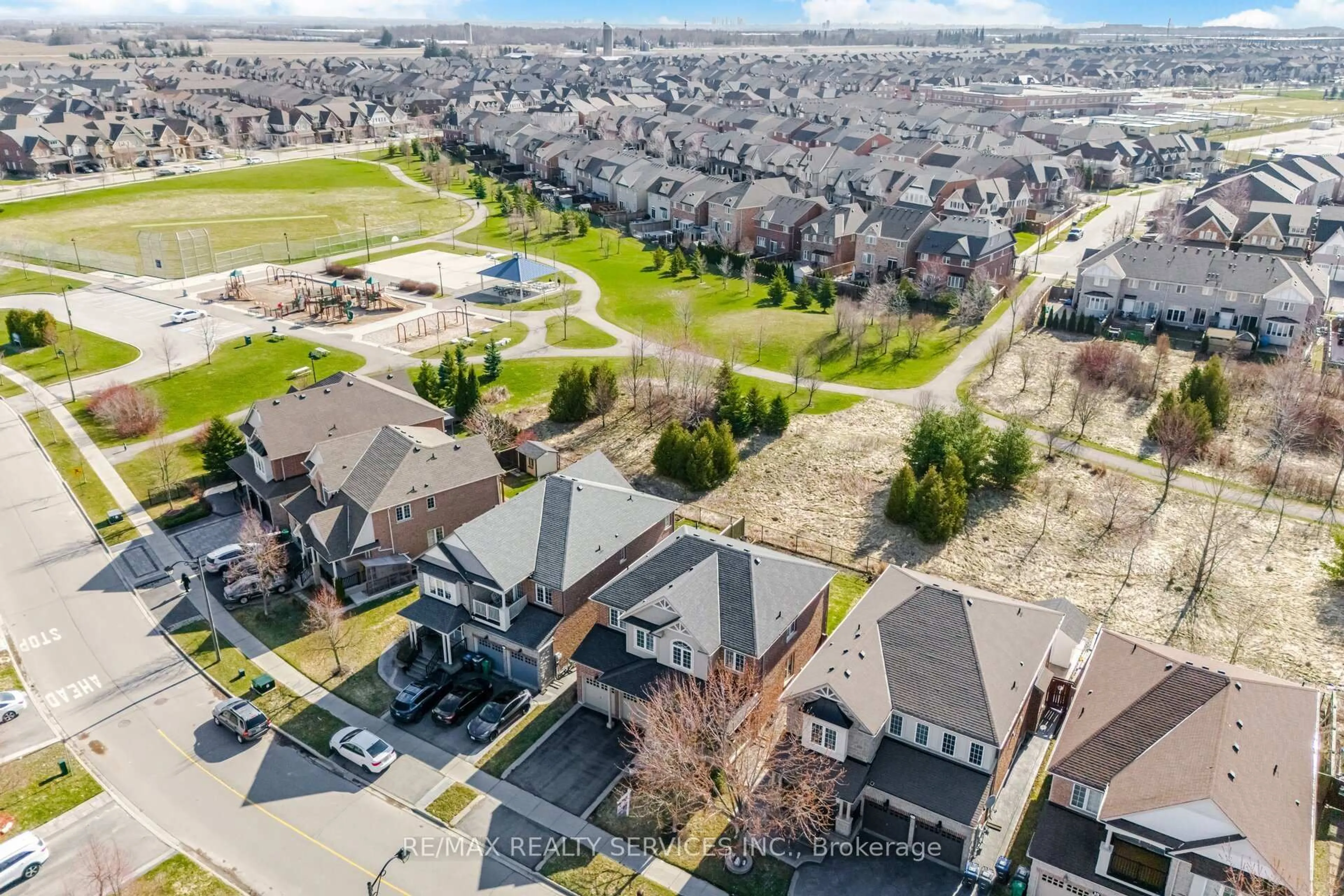 A pic from outside/outdoor area/front of a property/back of a property/a pic from drone, street for 23 Twistleton St, Caledon Ontario L7C 3V9