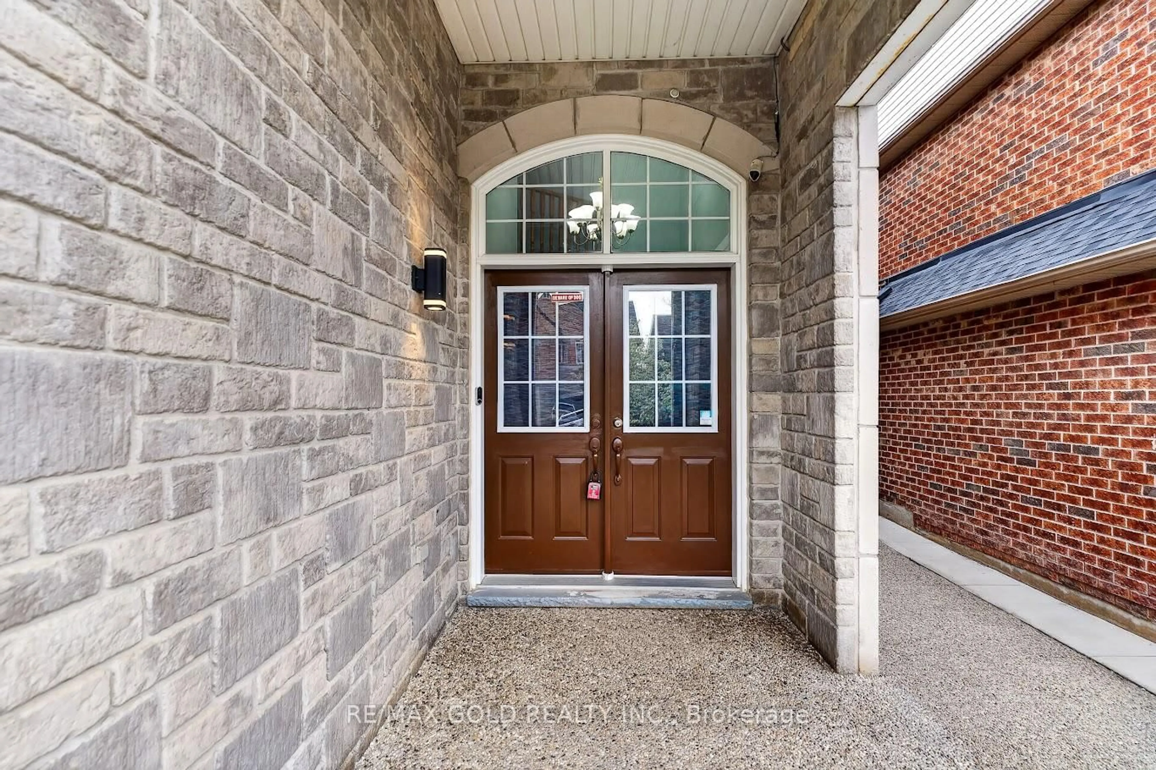 Indoor entryway for 50 Ranchero Dr, Brampton Ontario L7A 3C6
