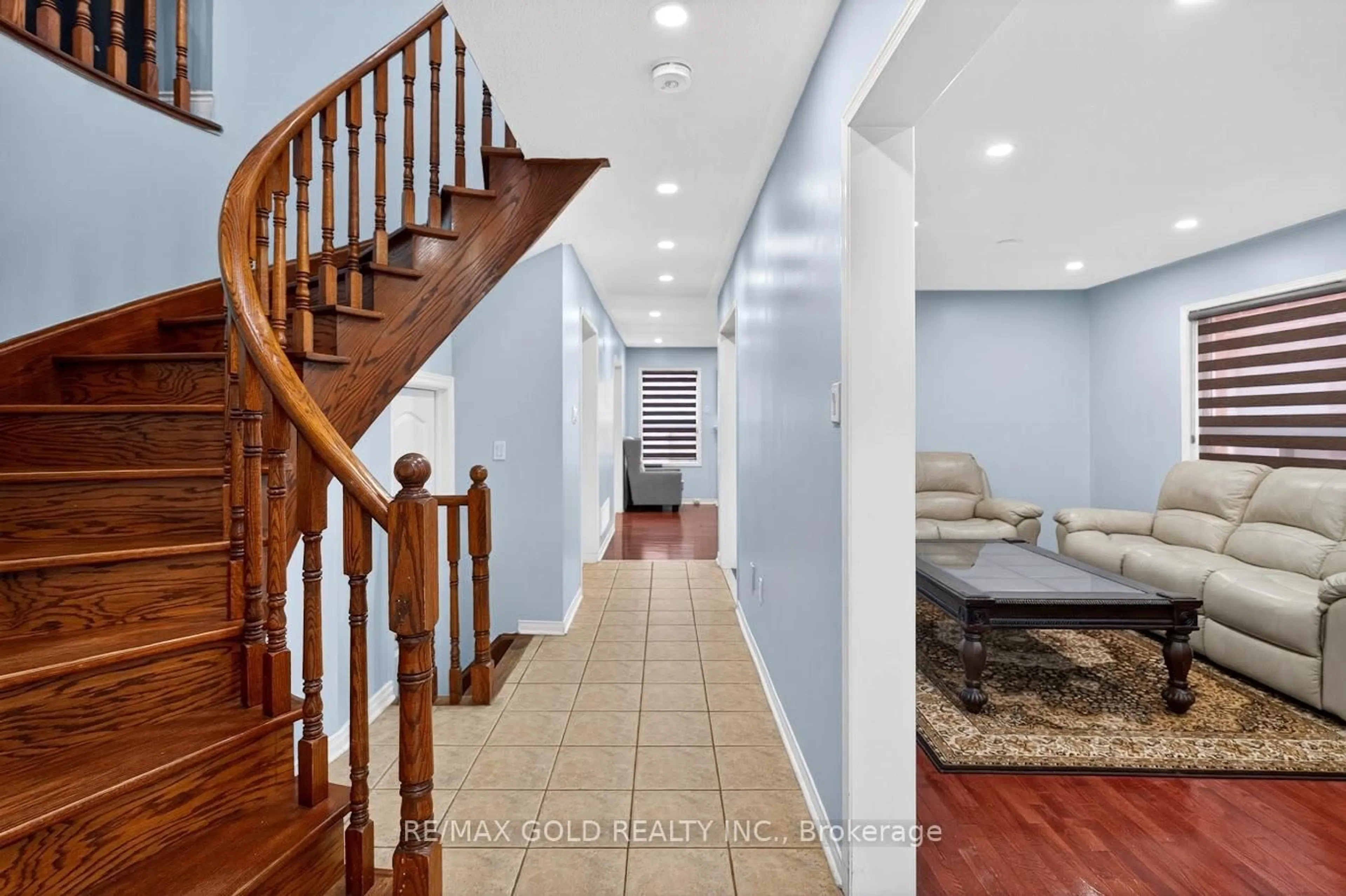 Indoor entryway for 50 Ranchero Dr, Brampton Ontario L7A 3C6