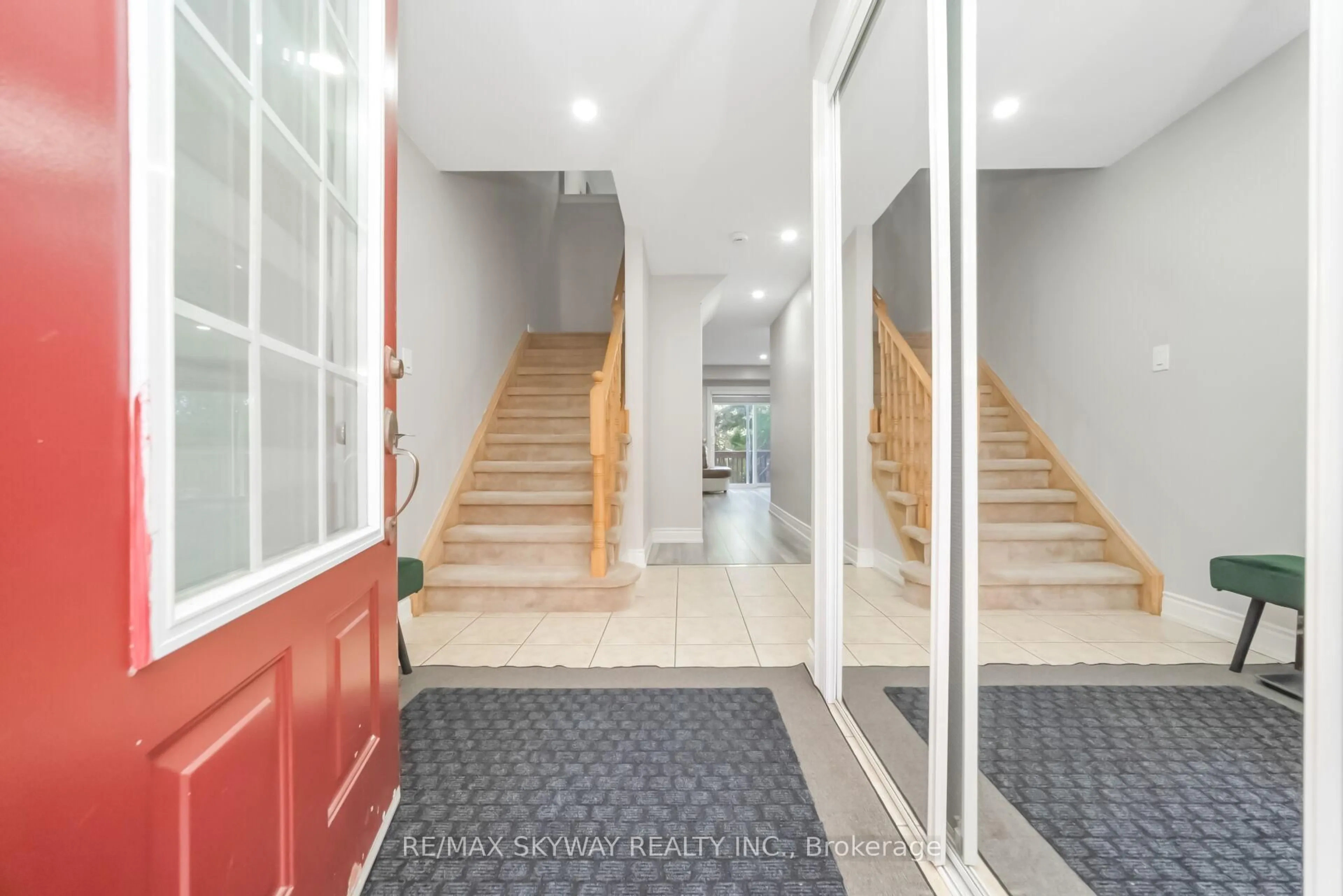 Indoor foyer for 64 Bernard Ave, Brampton Ontario L6Y 5S4