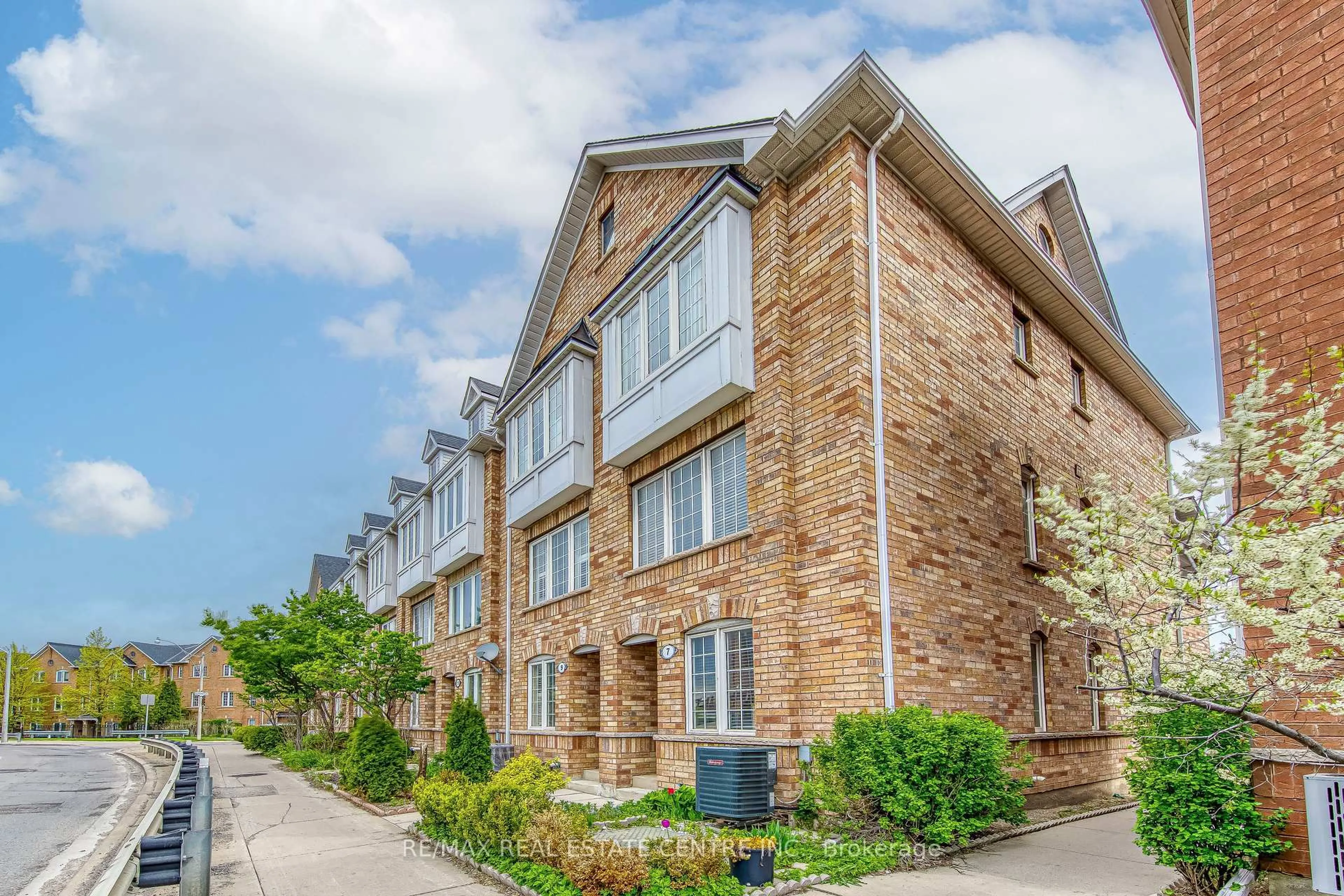 Home with brick exterior material, street for 7 Weston Rd, Toronto Ontario M6N 5H2