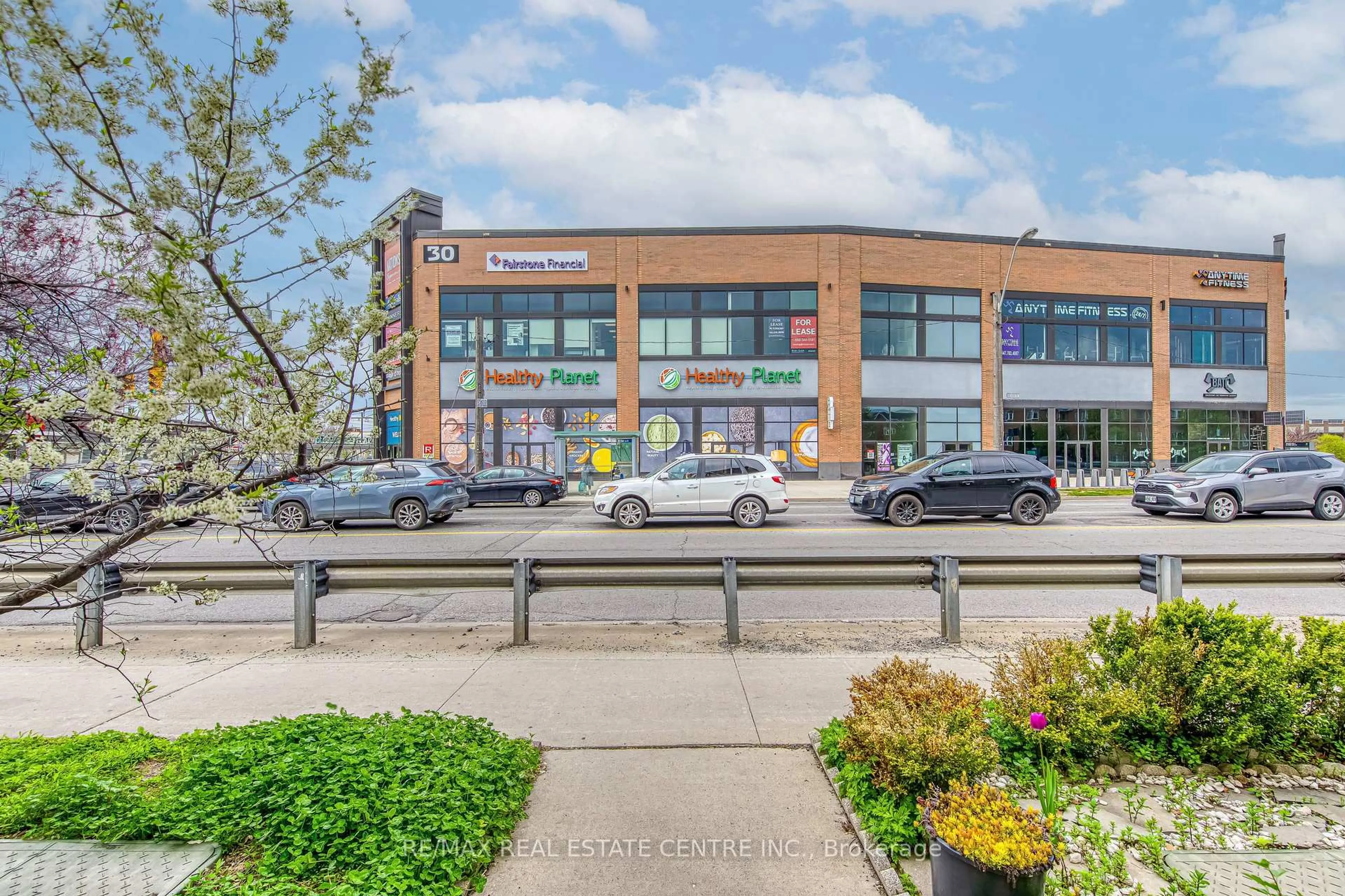 A pic from outside/outdoor area/front of a property/back of a property/a pic from drone, street for 7 Weston Rd, Toronto Ontario M6N 5H2