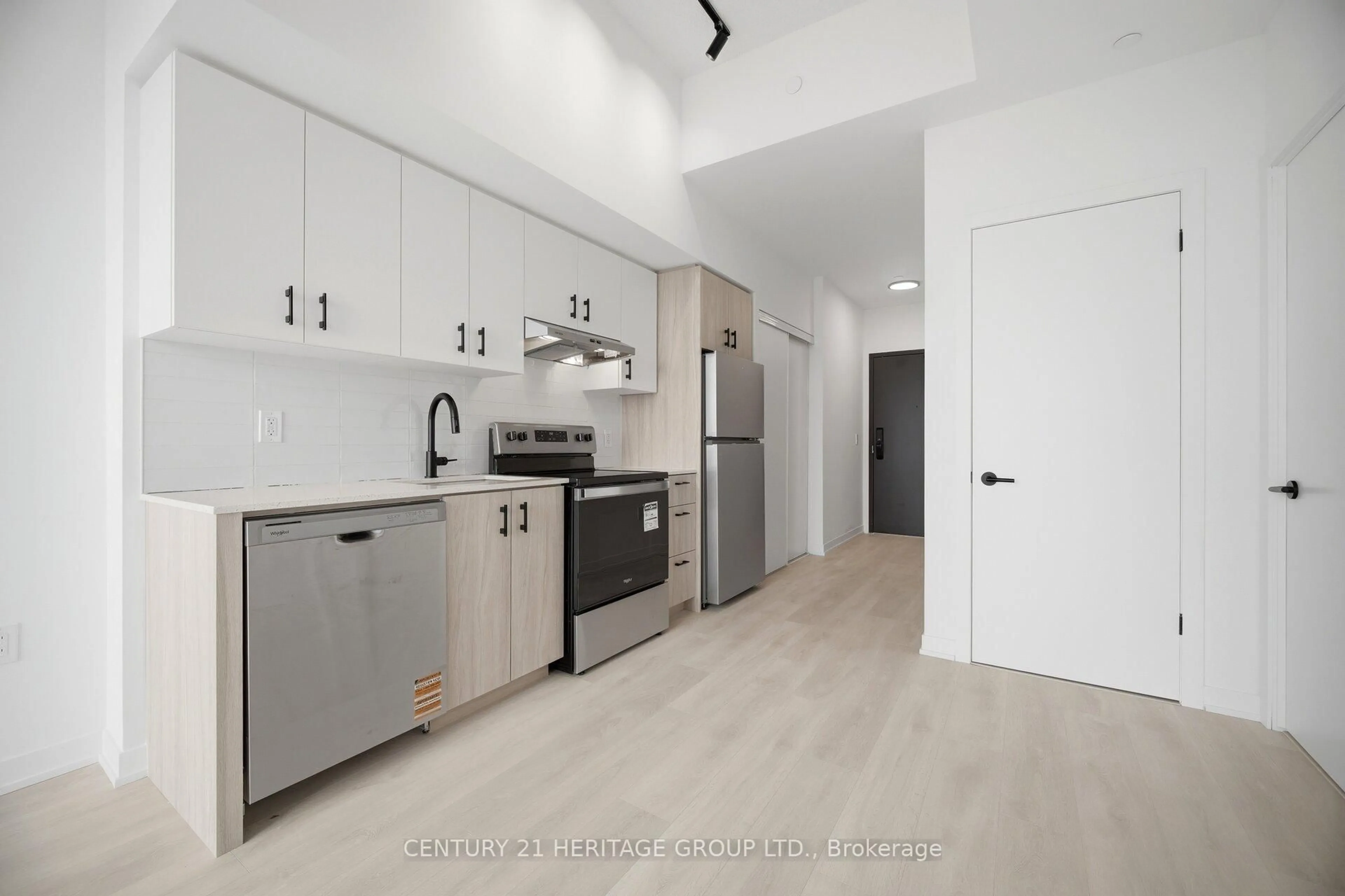 Standard kitchen, unknown for 4878 POWERS COMMON Blvd #C1601, Burlington Ontario L7M 2B4