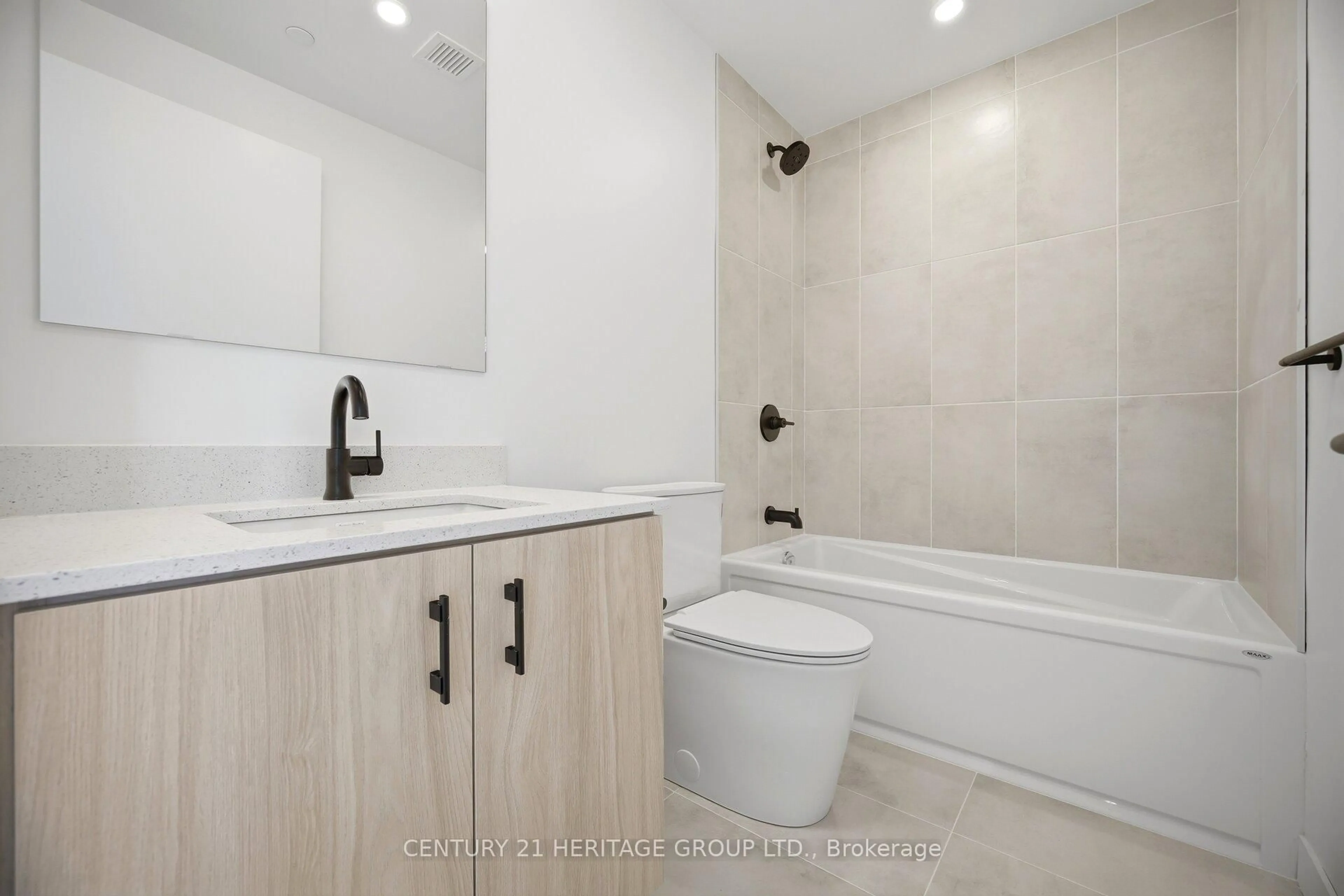 Standard bathroom, ceramic/tile floor for 4878 POWERS COMMON Blvd #C1601, Burlington Ontario L7M 2B4