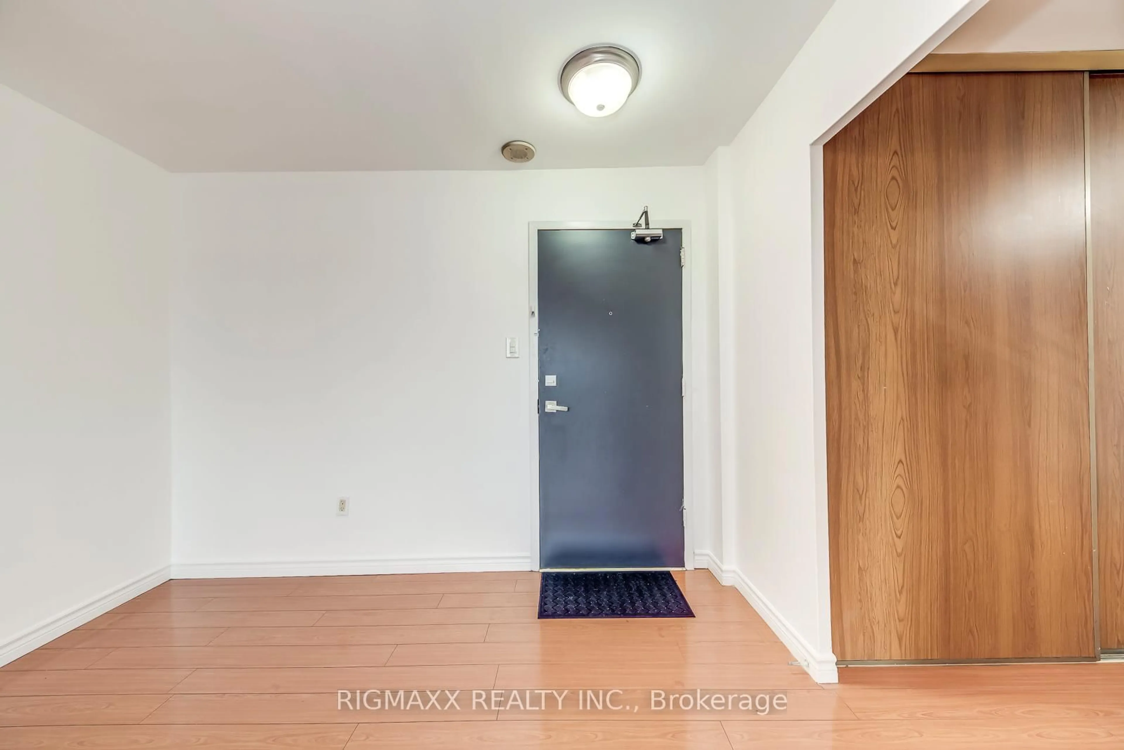 Indoor entryway for 1660 Bloor St #801, Mississauga Ontario L4X 1R9