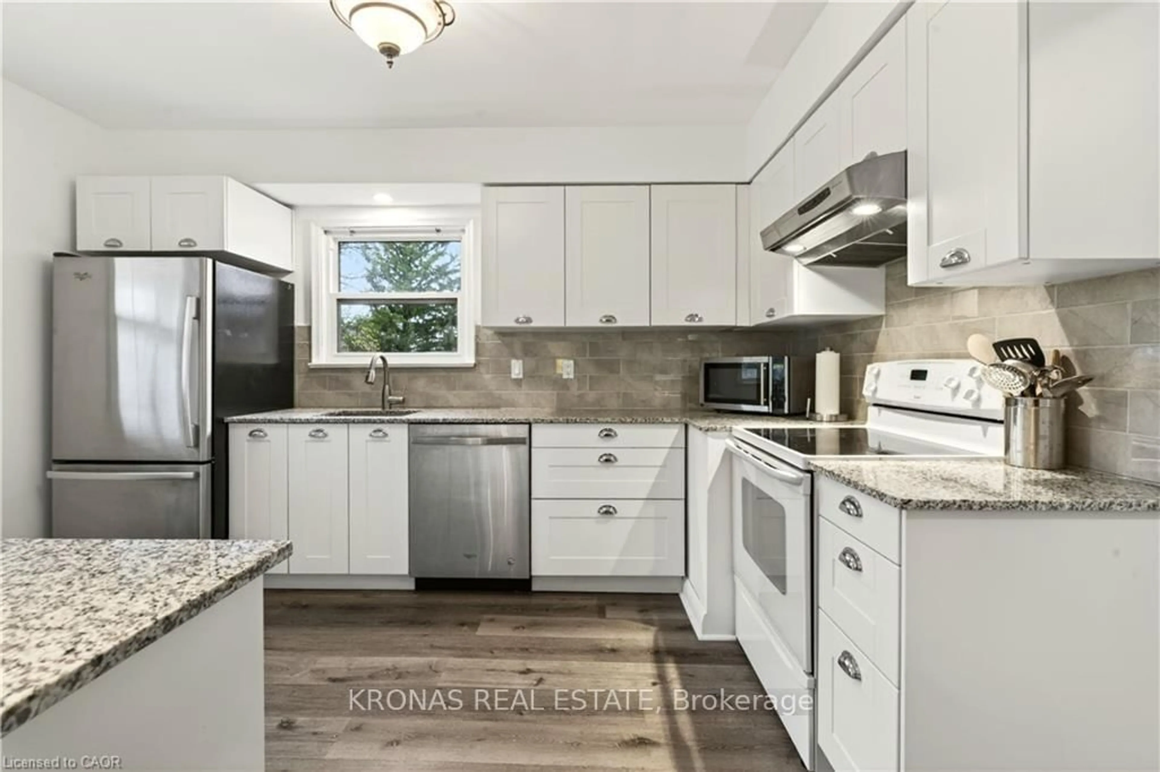 Unknown for 1216 Fisher Ave, Burlington Ontario L7P 2L4