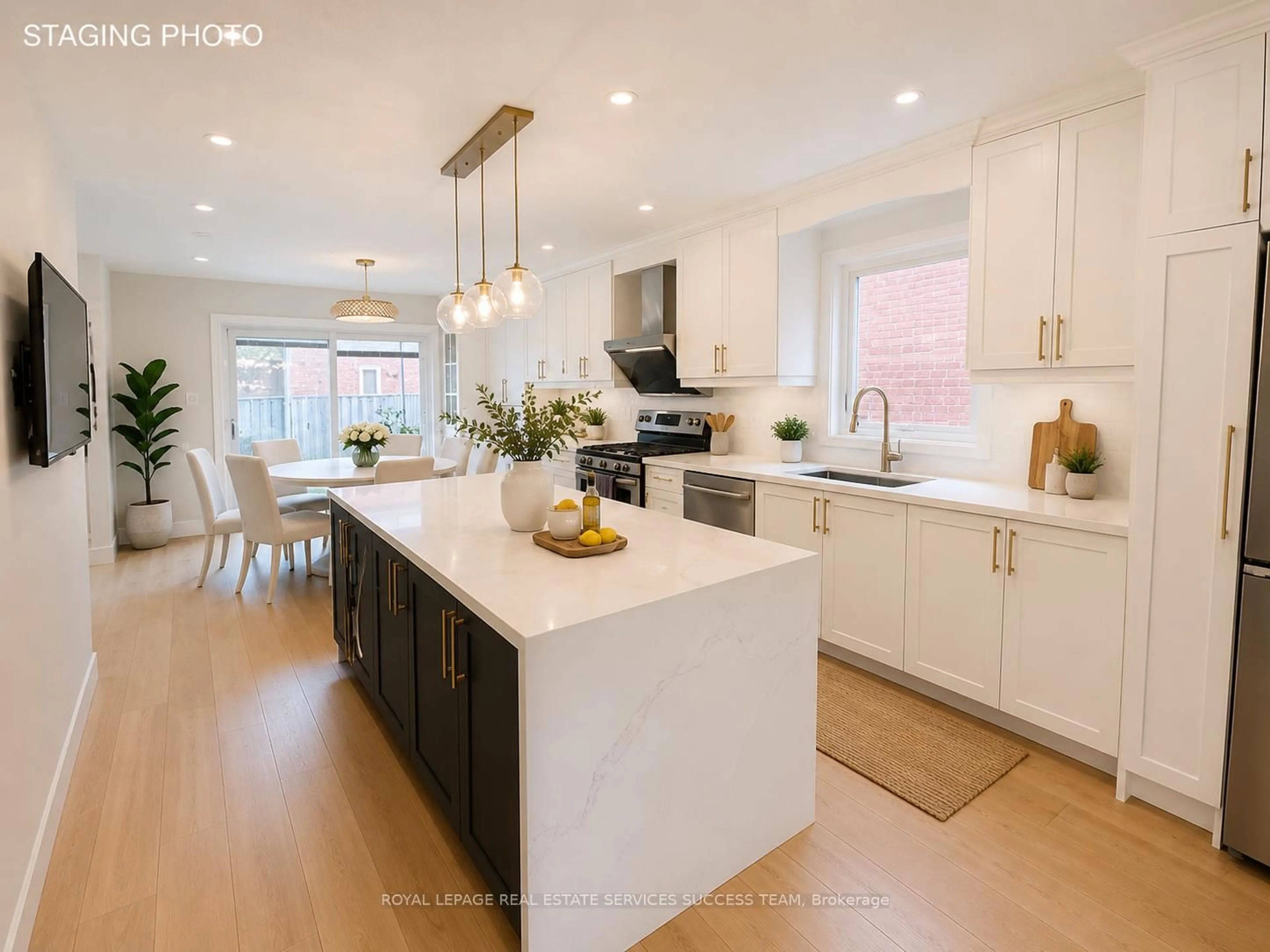 Open concept kitchen, unknown for 2360 Credit Valley Rd, Mississauga Ontario L5M 4C9
