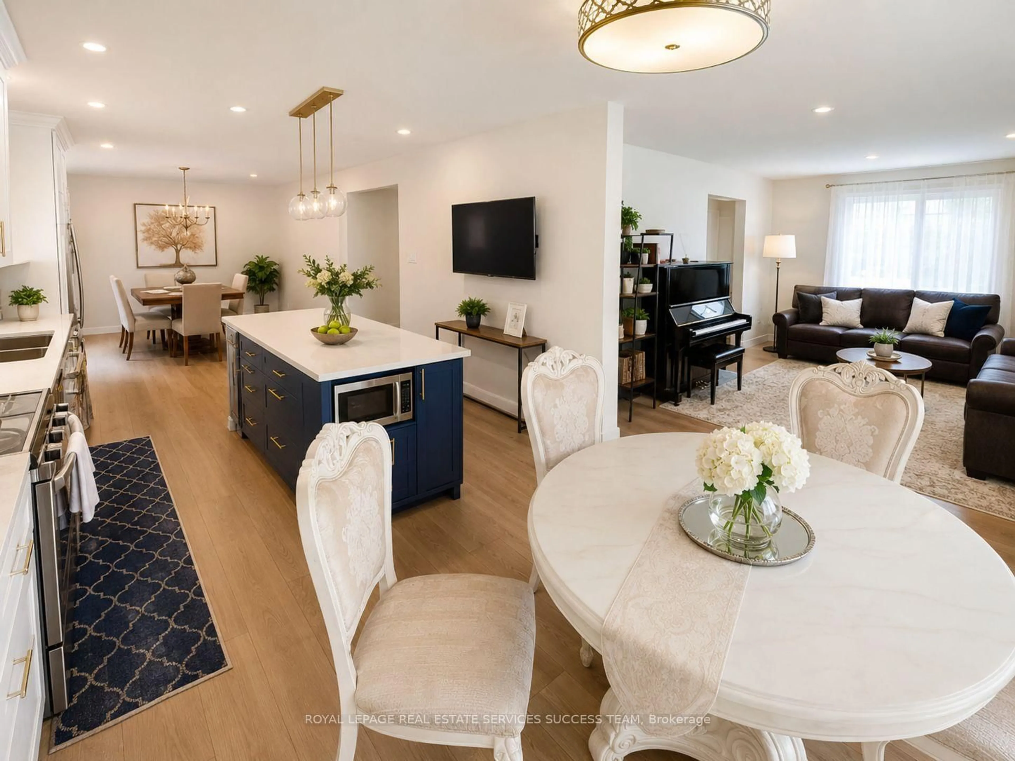 Open concept kitchen, unknown for 2360 Credit Valley Rd, Mississauga Ontario L5M 4C9