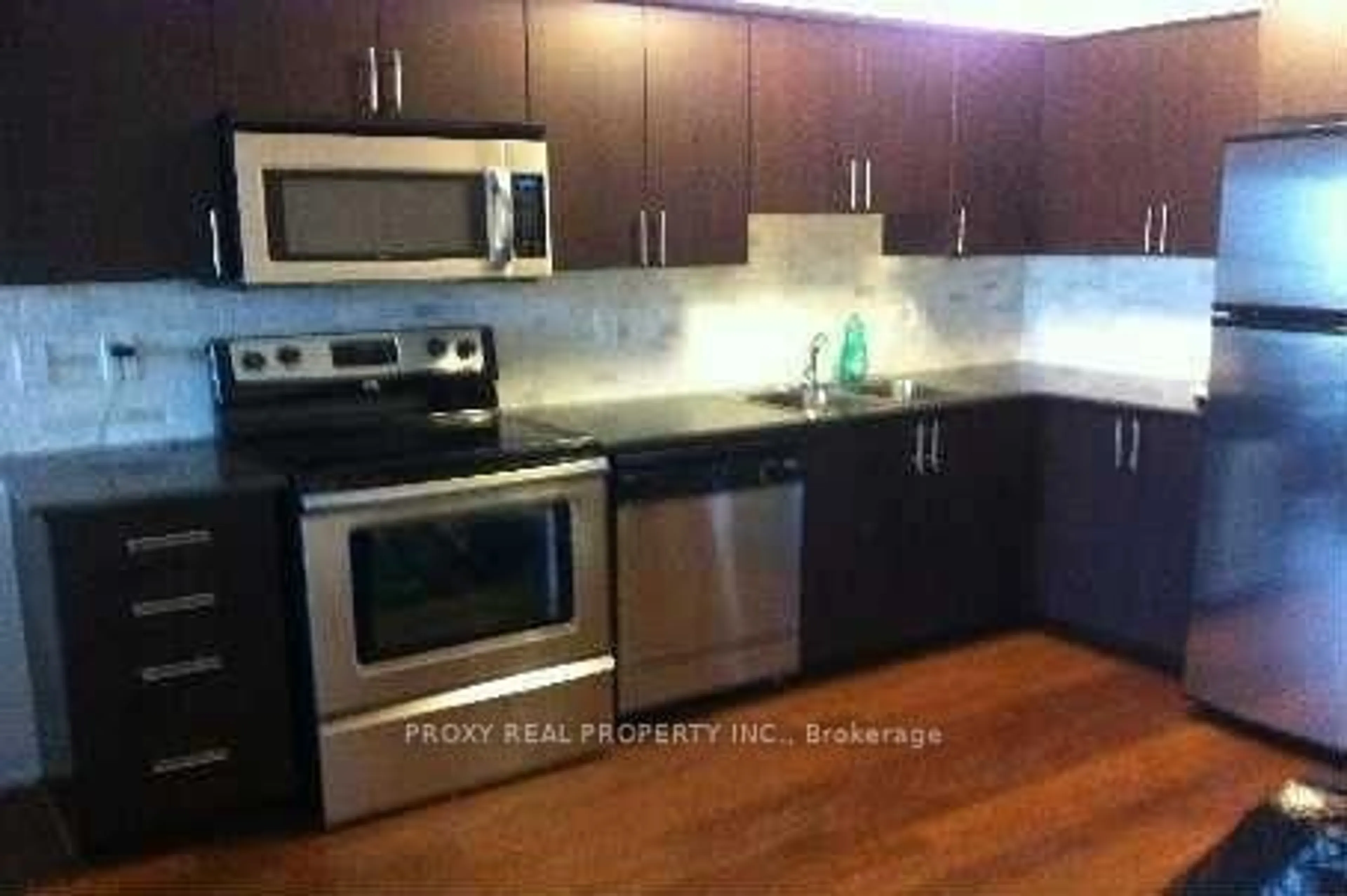 Standard kitchen, wood/laminate floor for 1 De Boers Dr #1009, Toronto Ontario M3J 0G8