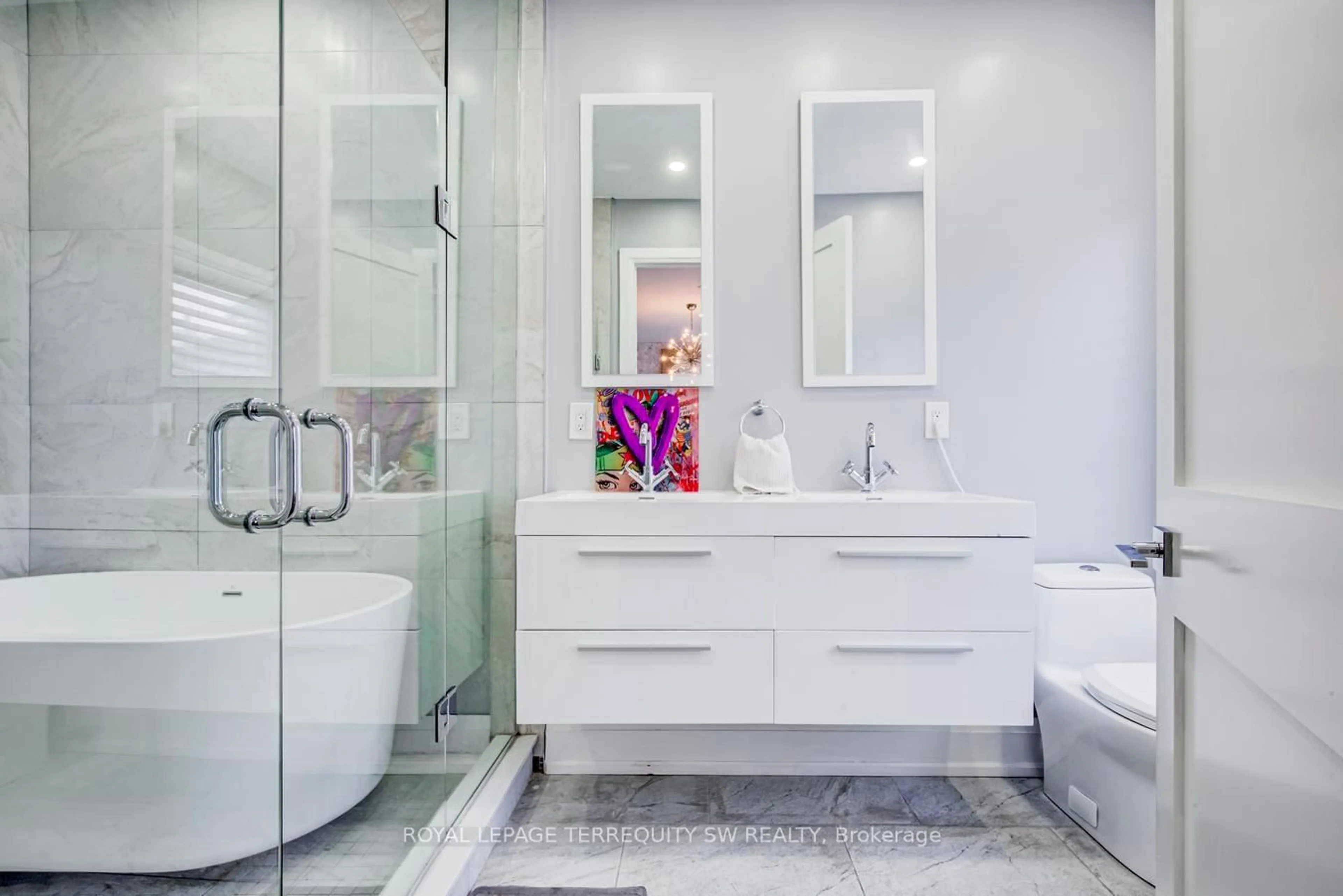 Contemporary bathroom, ceramic/tile floor for 888 Fourth St, Mississauga Ontario L5E 1J6