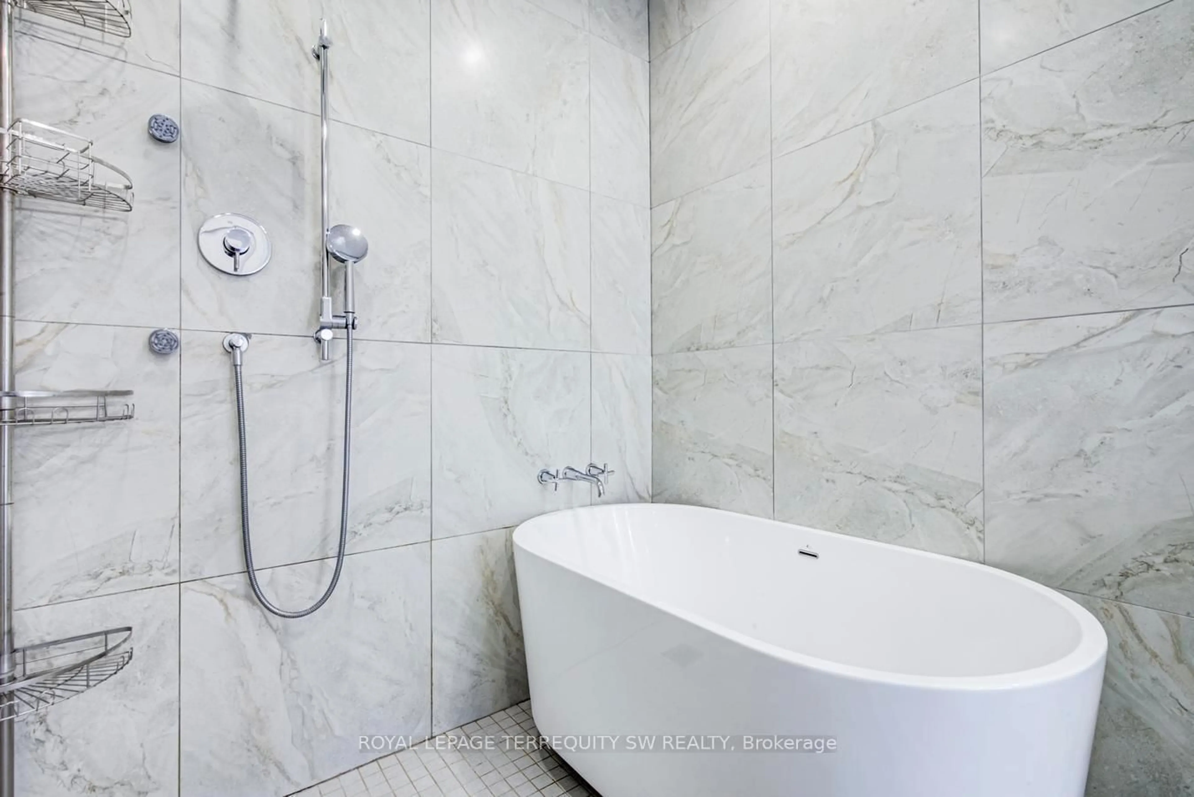 Contemporary bathroom, ceramic/tile floor for 888 Fourth St, Mississauga Ontario L5E 1J6