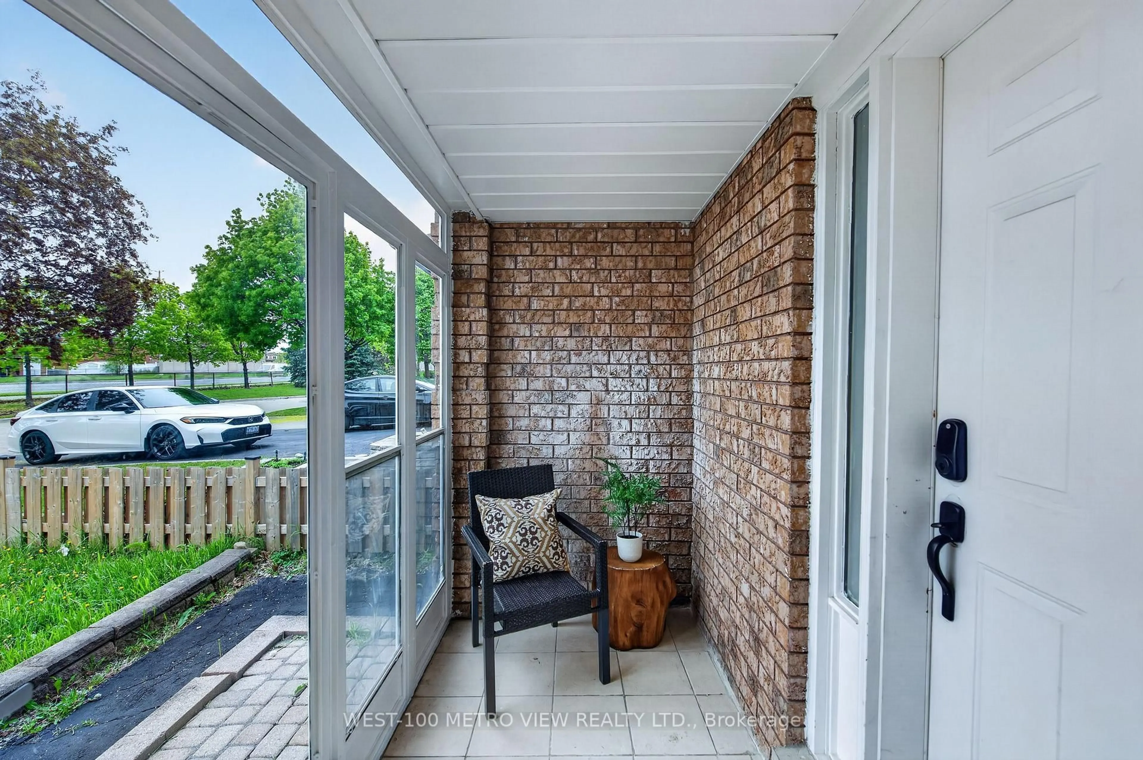 Unknown for 5002 Willowood Dr, Mississauga Ontario L5R 3R5