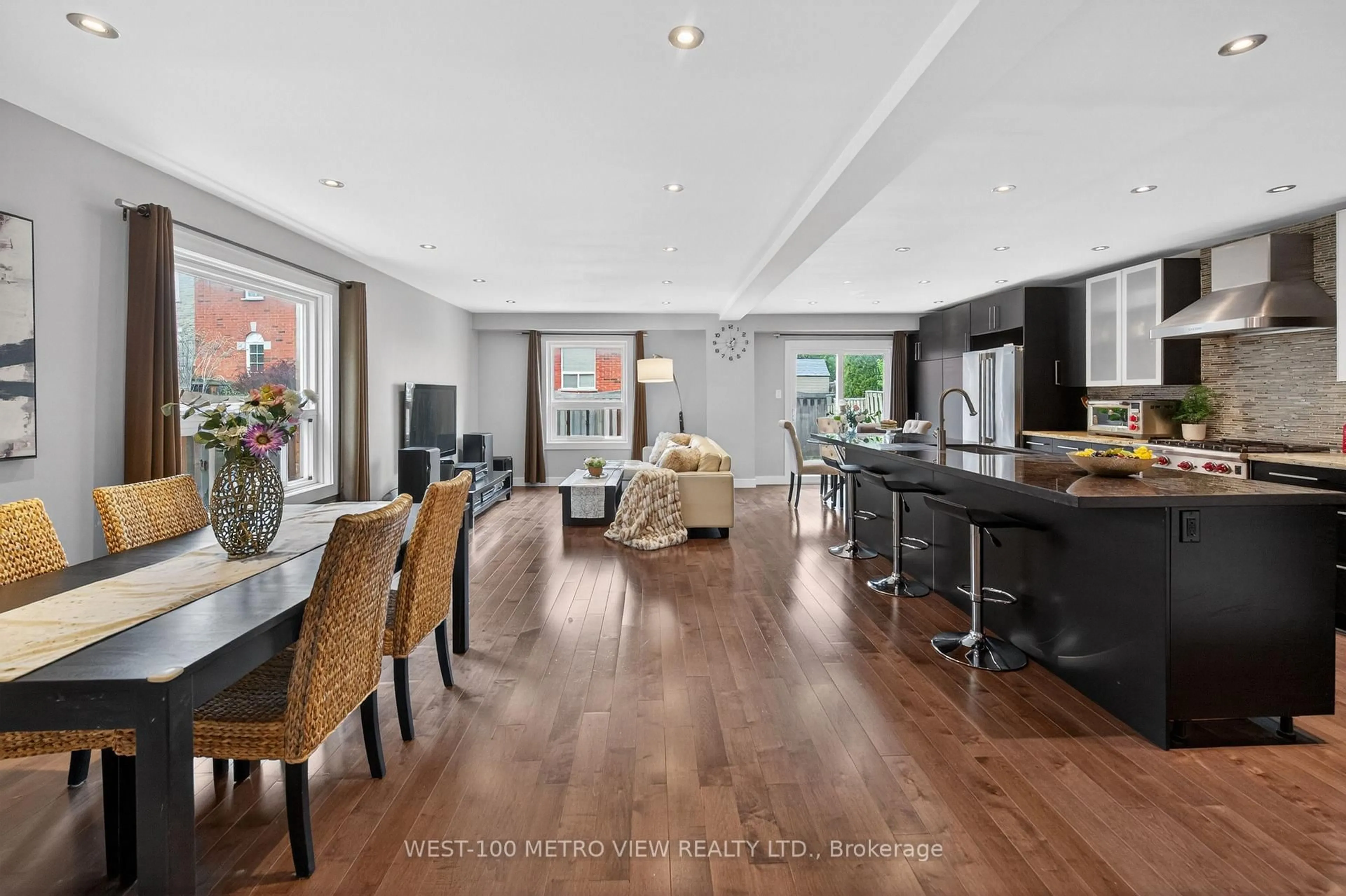 Open concept kitchen, unknown for 5002 Willowood Dr, Mississauga Ontario L5R 3R5