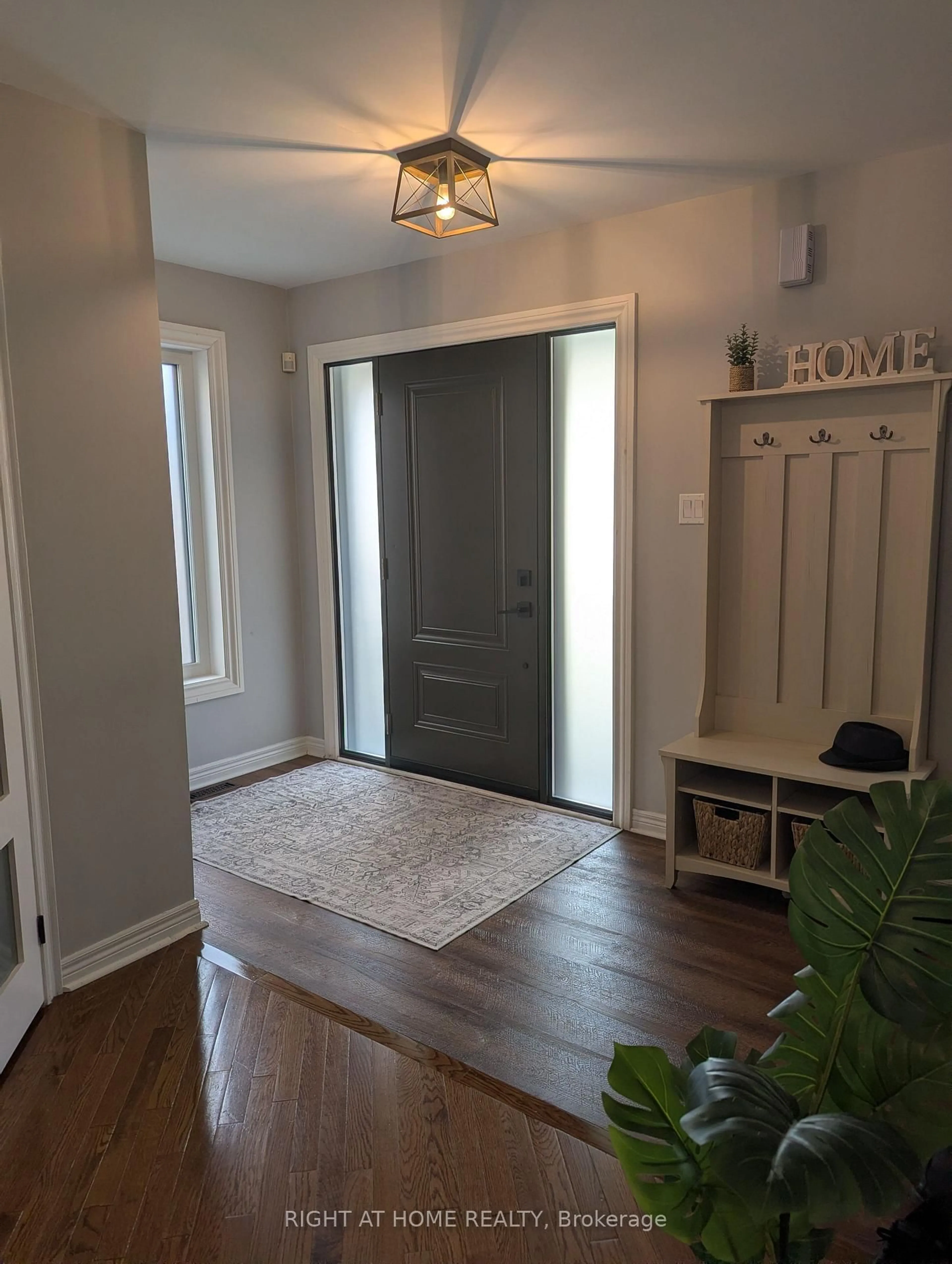 Indoor entryway for 12 Frustac Tr, Caledon Ontario L7E 1Y5