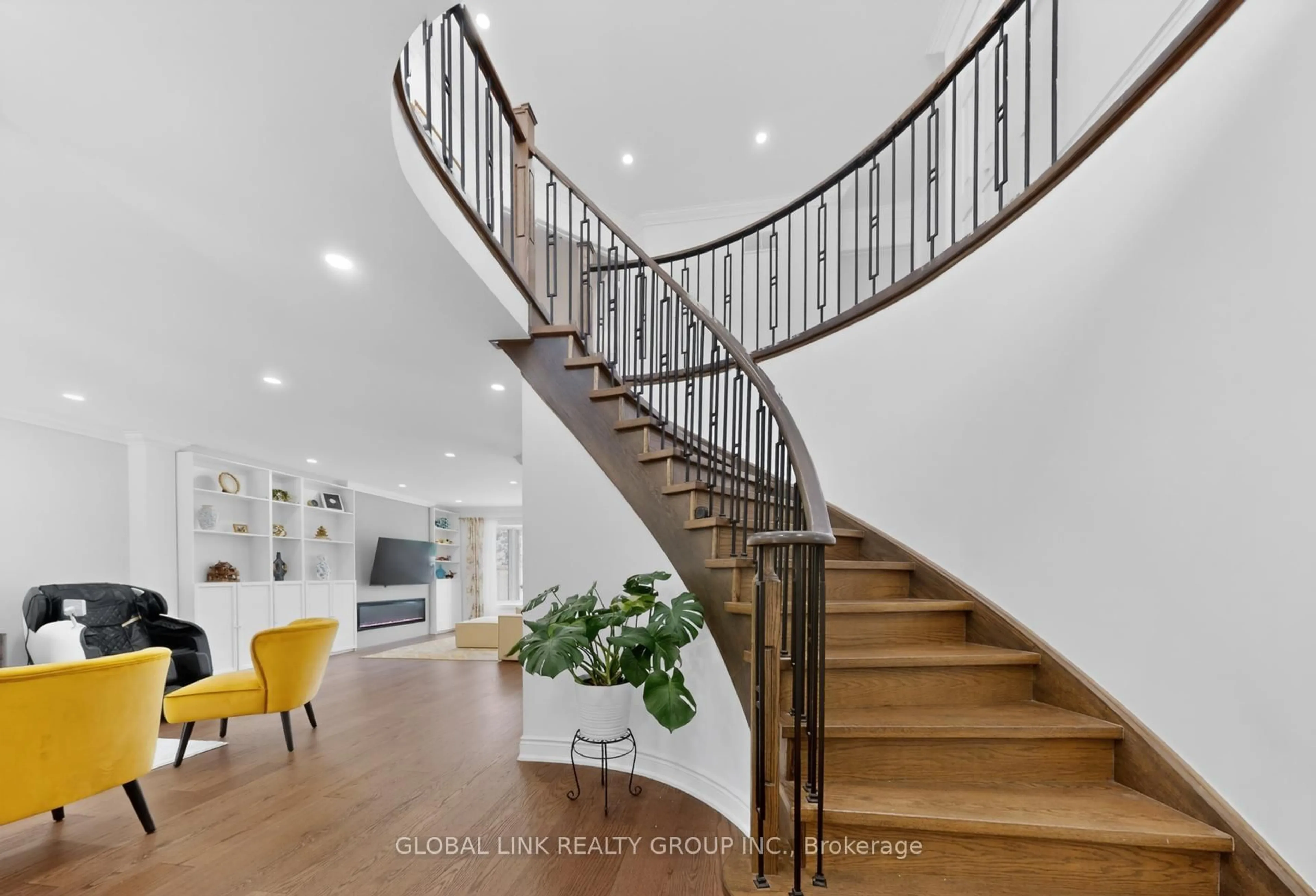 Stairs for 2141 Galena Cres, Oakville Ontario L6H 4B1