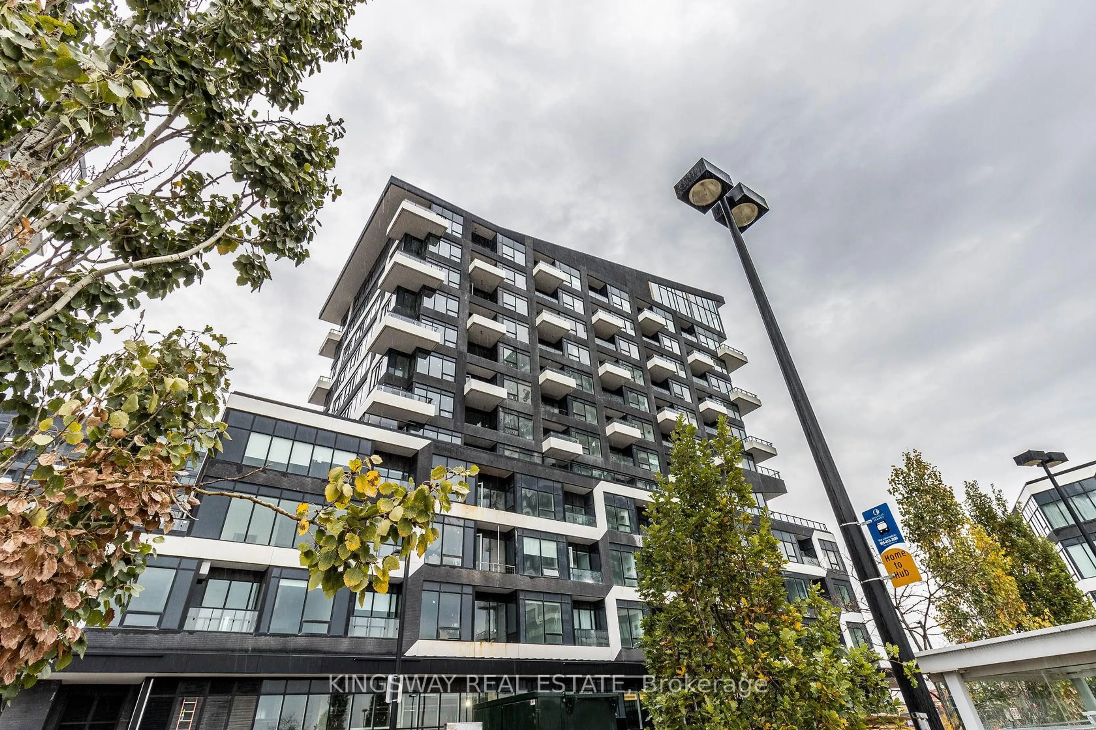 Unknown for 2481 Taunton Rd #901, Oakville Ontario L6H 3R7