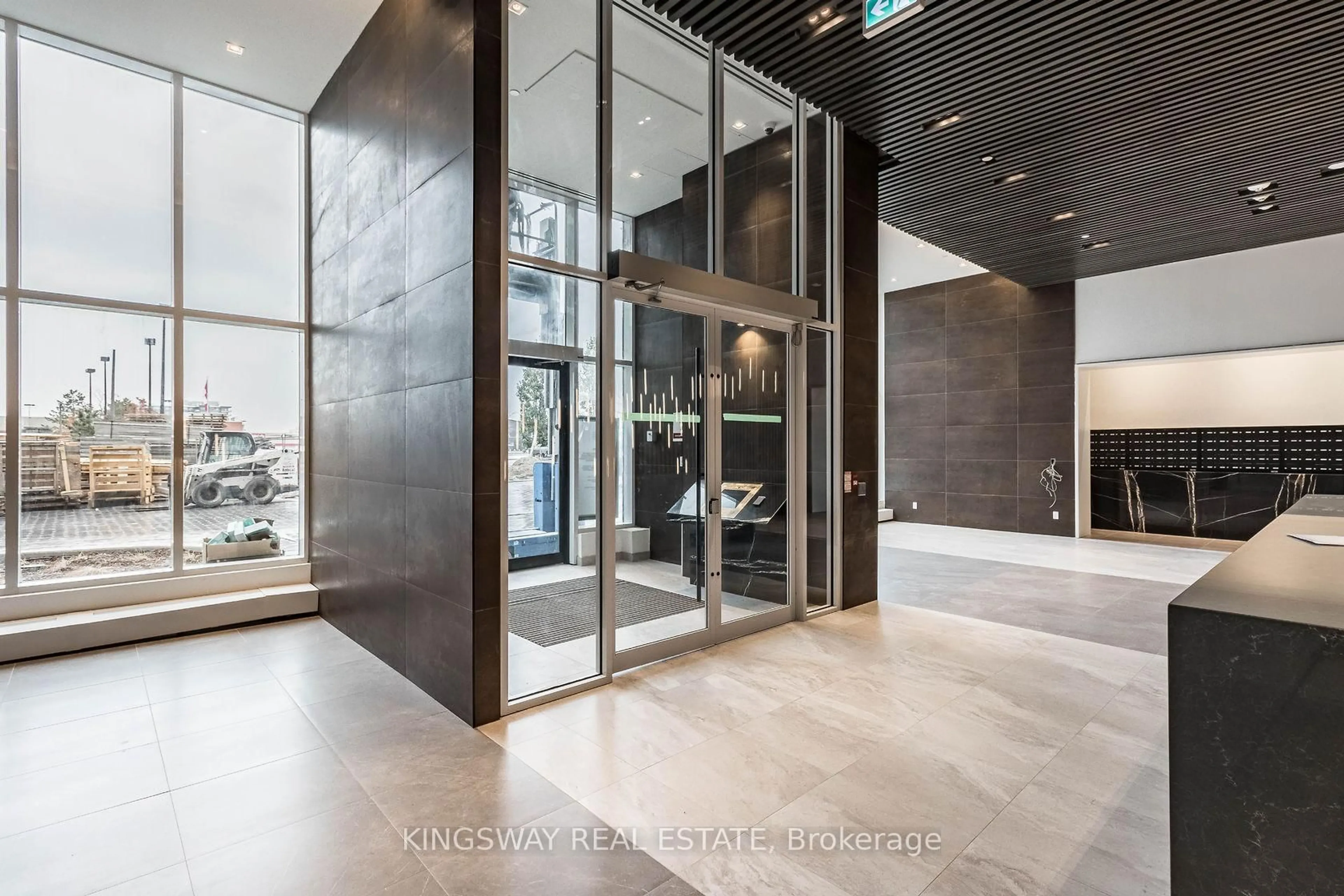 Indoor foyer for 2481 Taunton Rd #901, Oakville Ontario L6H 3R7