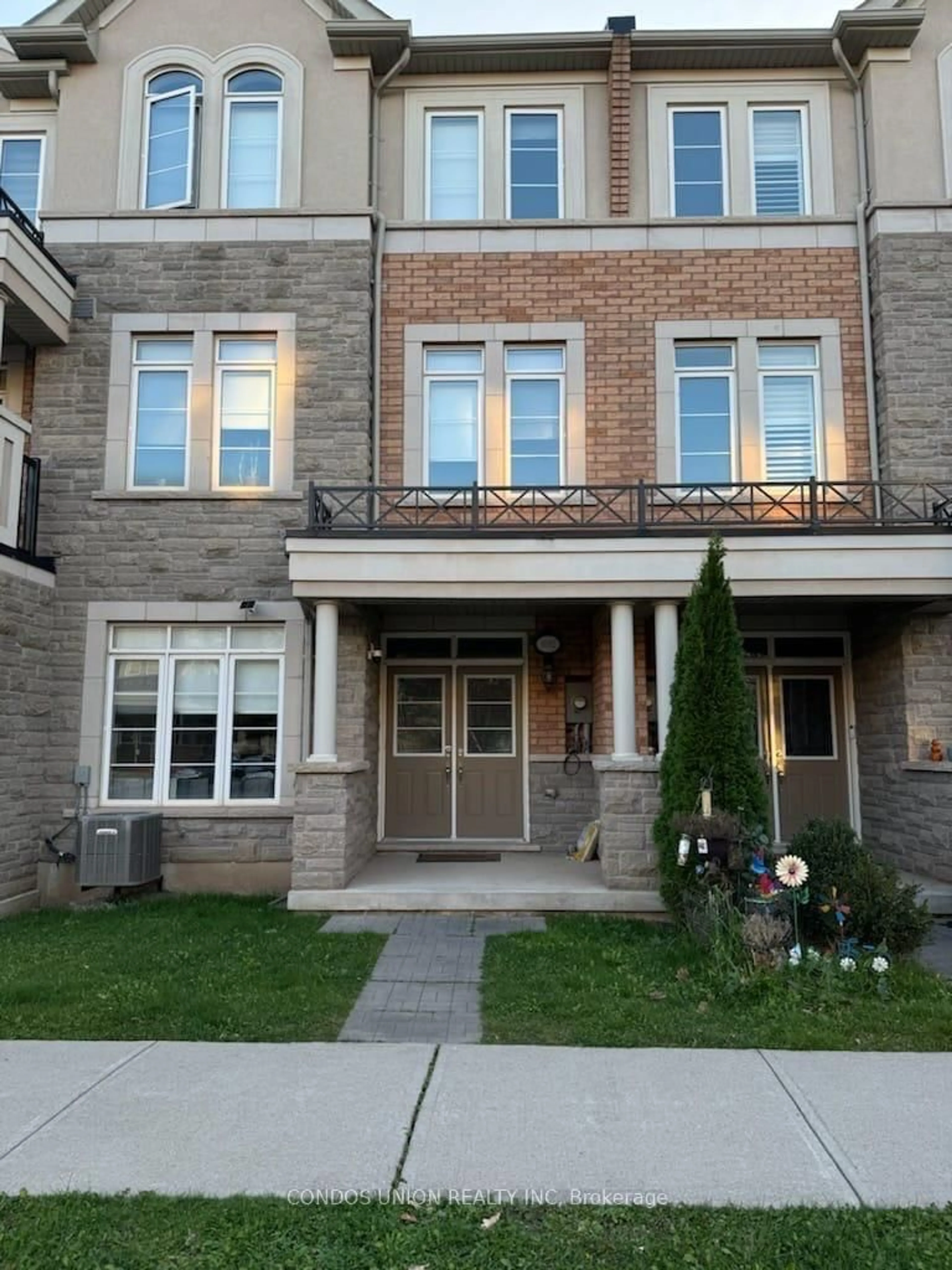 Home with brick exterior material, building for 3092 Preserve Dr, Oakville Ontario L6M 0T8
