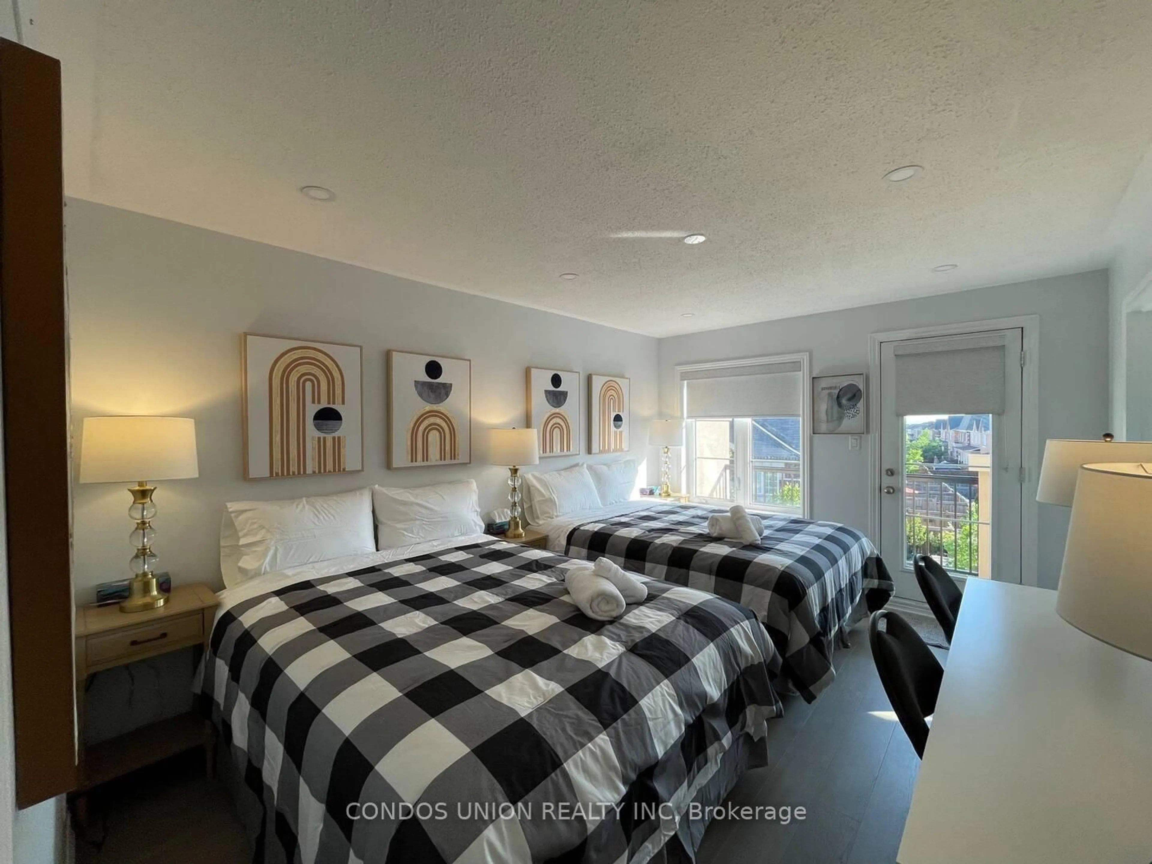 A pic of a room for 3092 Preserve Dr, Oakville Ontario L6M 0T8