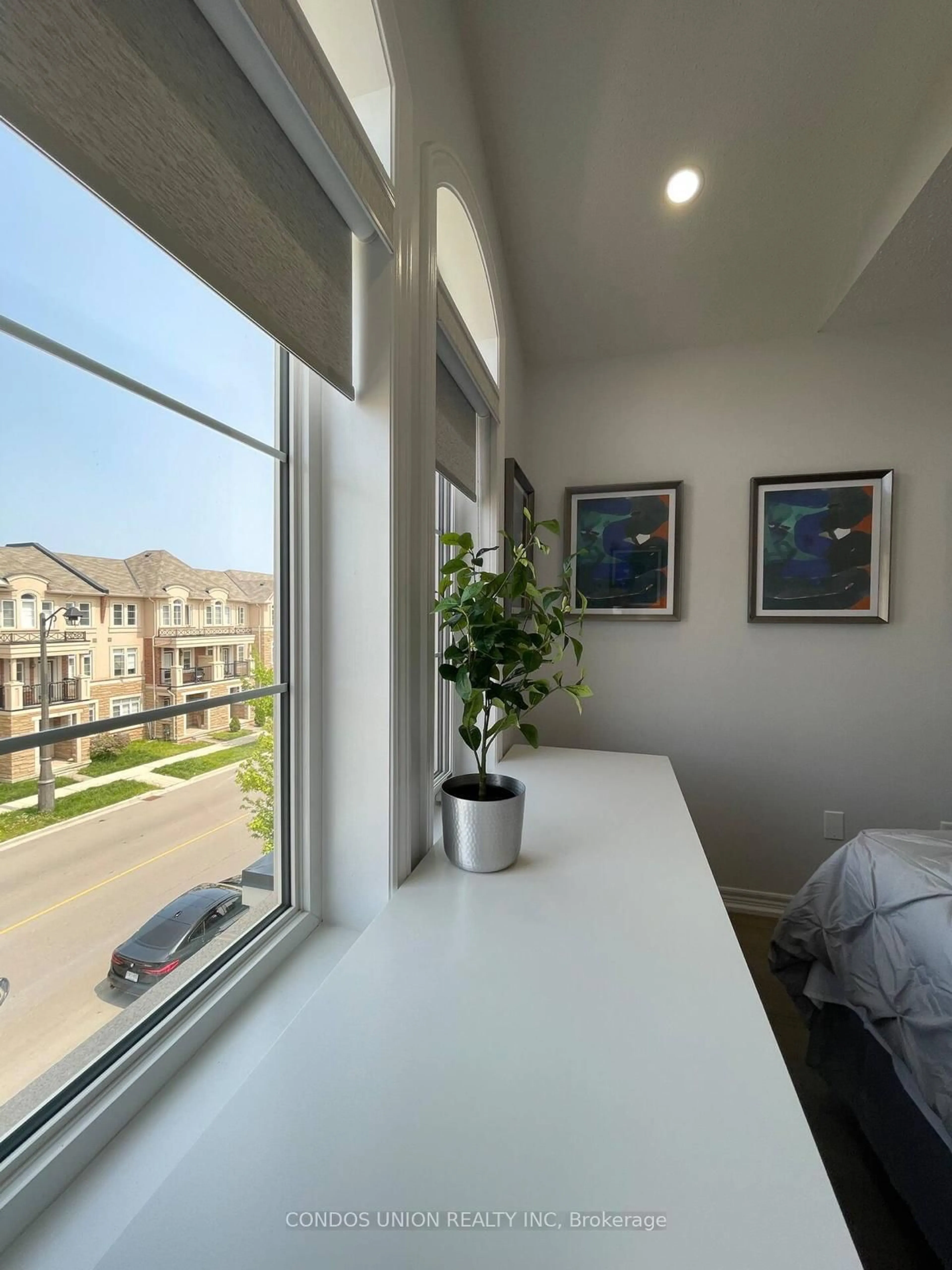 A pic of a room for 3092 Preserve Dr, Oakville Ontario L6M 0T8