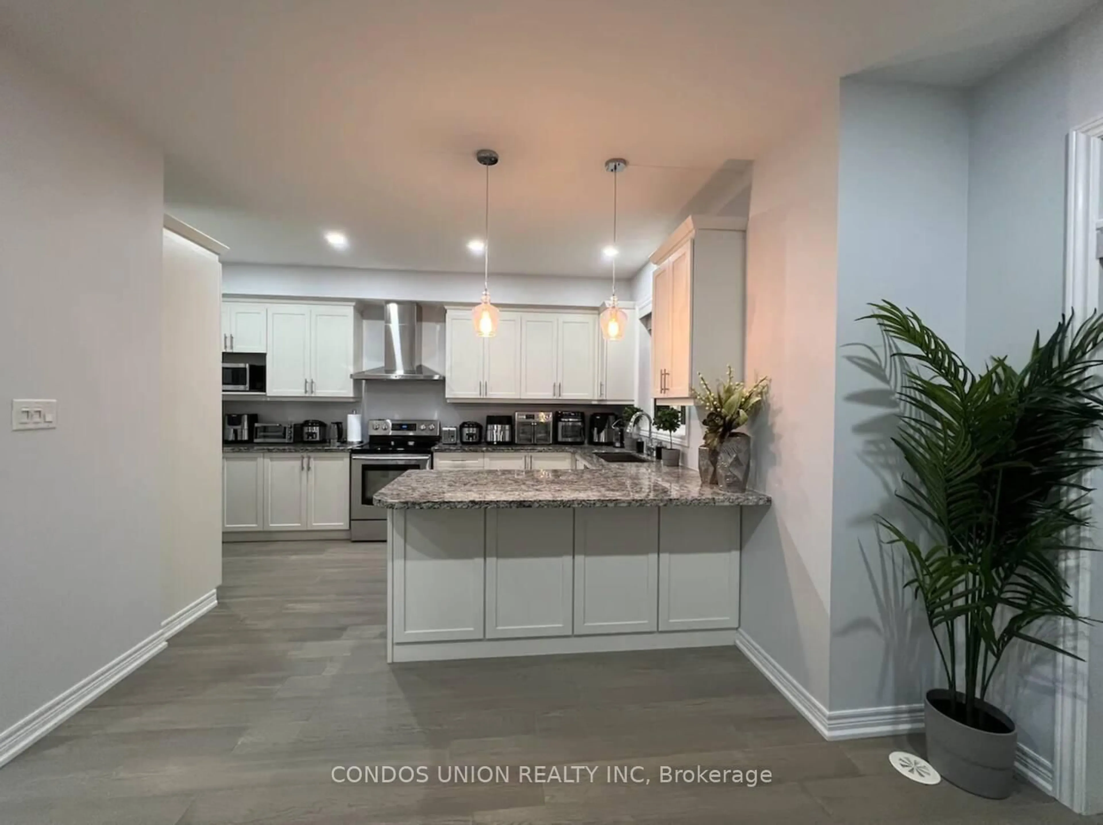 Open concept kitchen, ceramic/tile floor for 3092 Preserve Dr, Oakville Ontario L6M 0T8