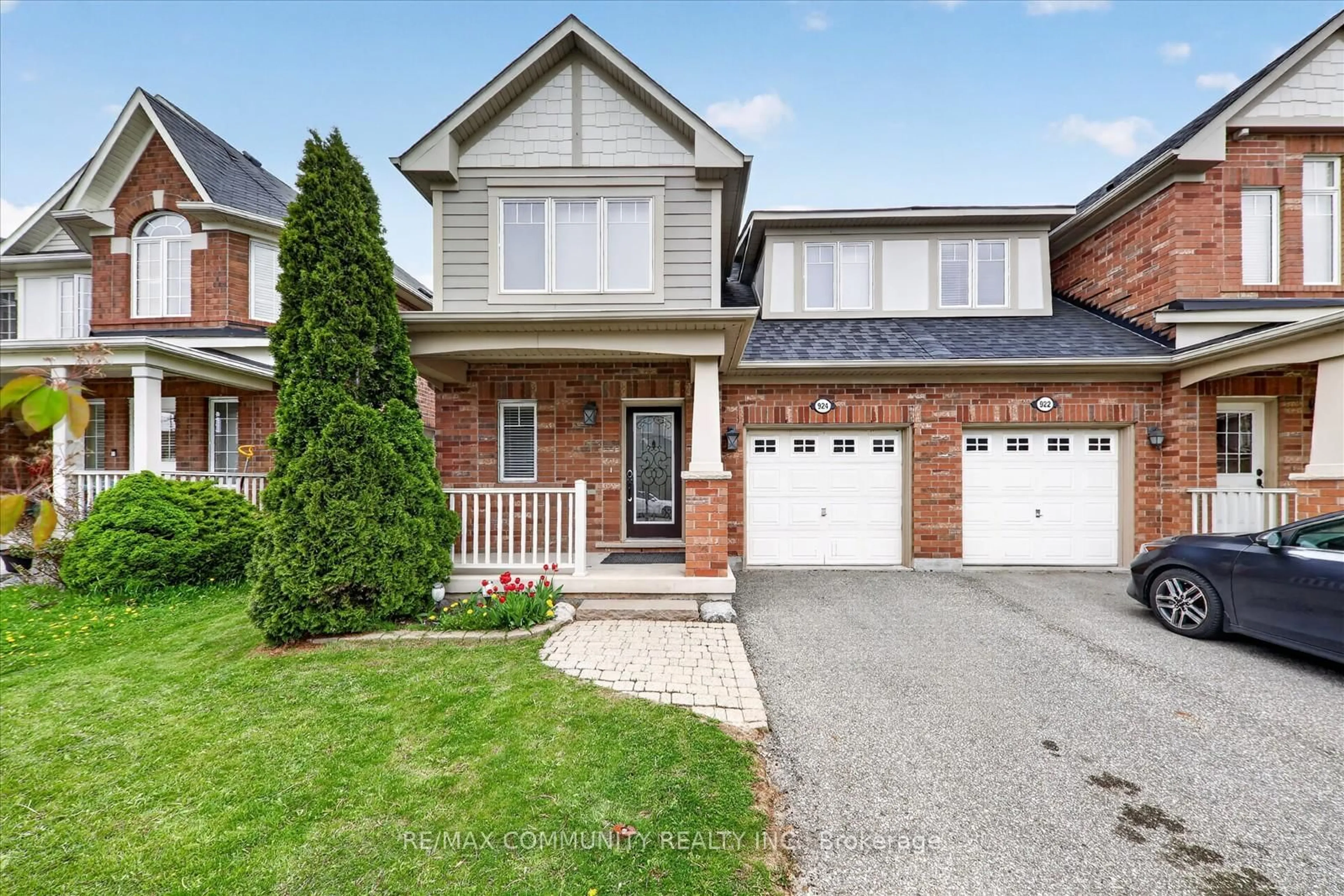 Home with brick exterior material, street for 924 Zelinsky Cres, Milton Ontario L9T 0L5