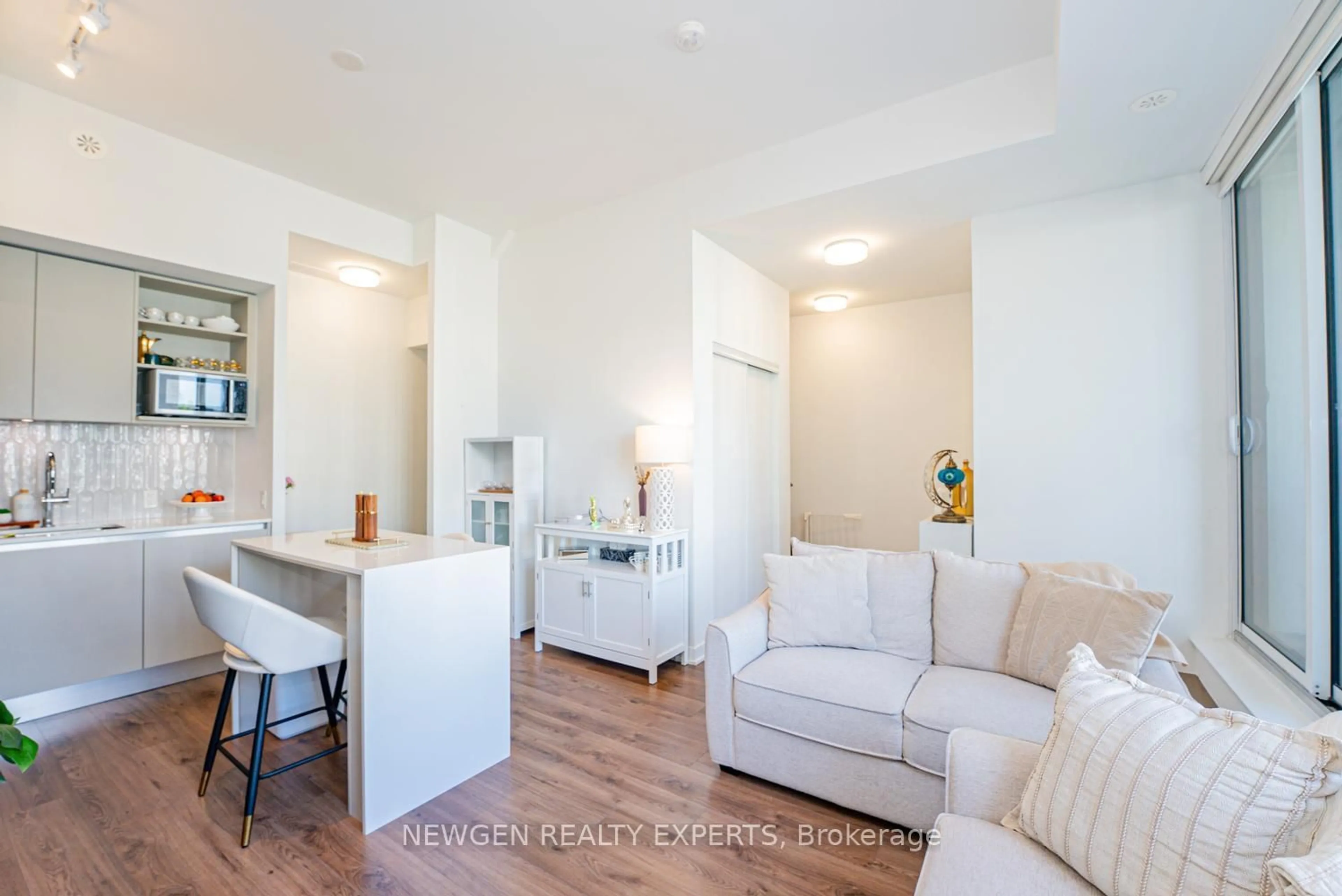 Living room with furniture, unknown for 3020 Trailside Dr #129, Oakville Ontario L6M 4M2