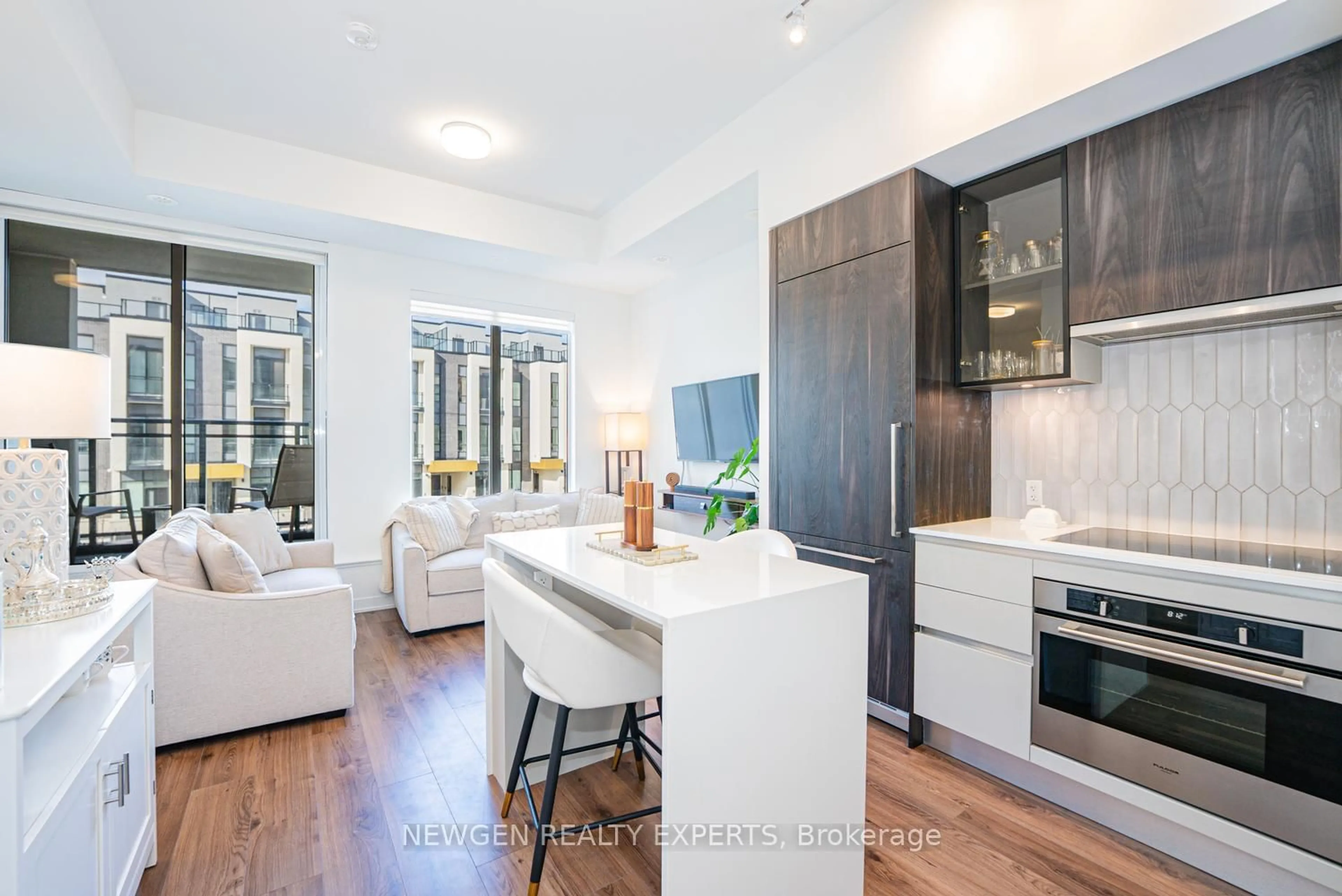 Open concept kitchen, wood/laminate floor for 3020 Trailside Dr #129, Oakville Ontario L6M 4M2
