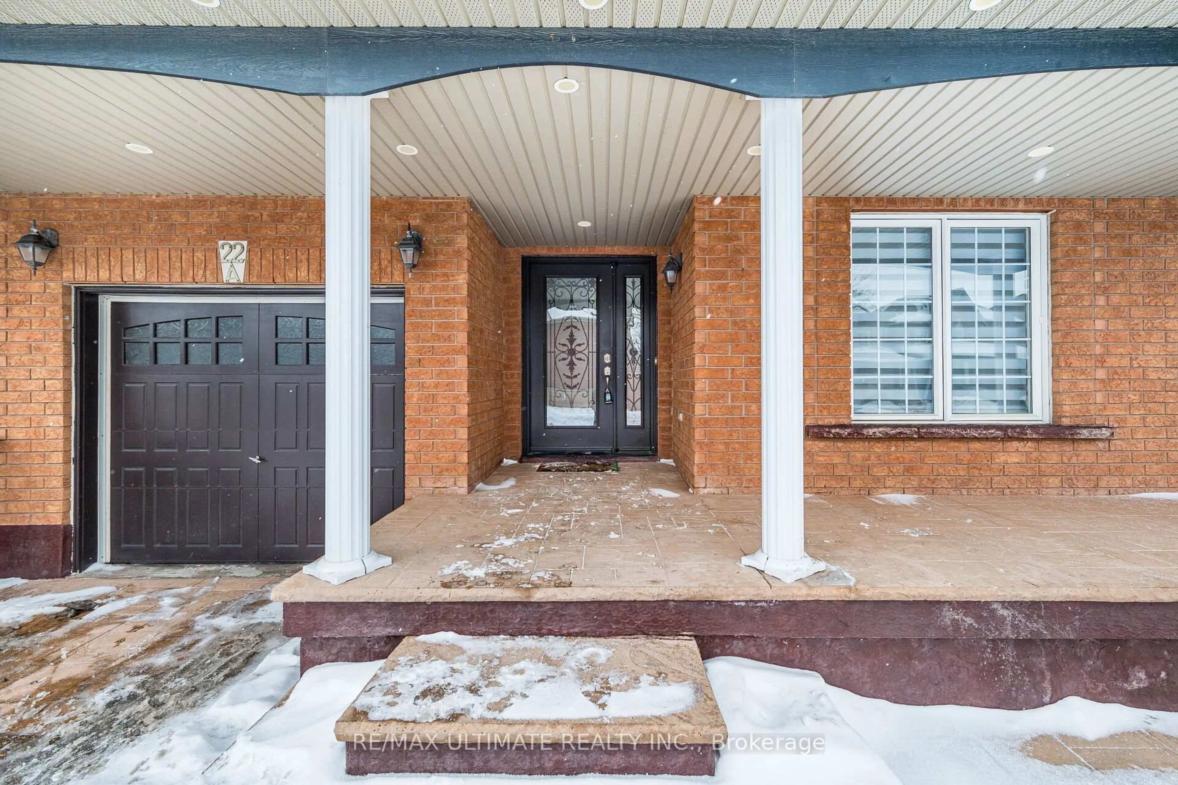 Indoor entryway for 22 Beresford Cres, Brampton Ontario L6P 2M2