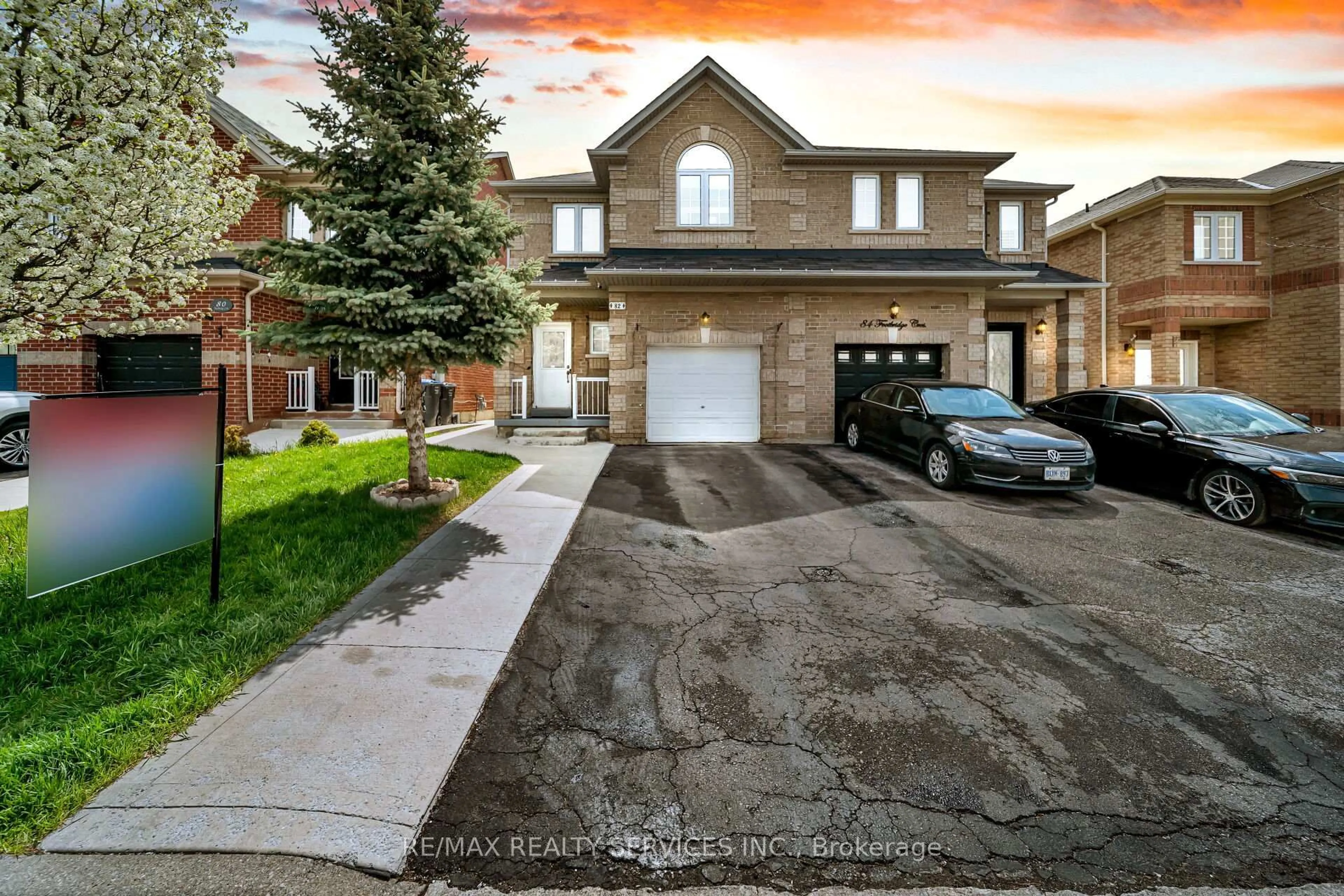 A pic from outside/outdoor area/front of a property/back of a property/a pic from drone, street for 82 Footbridge Cres, Brampton Ontario L6R 0T8