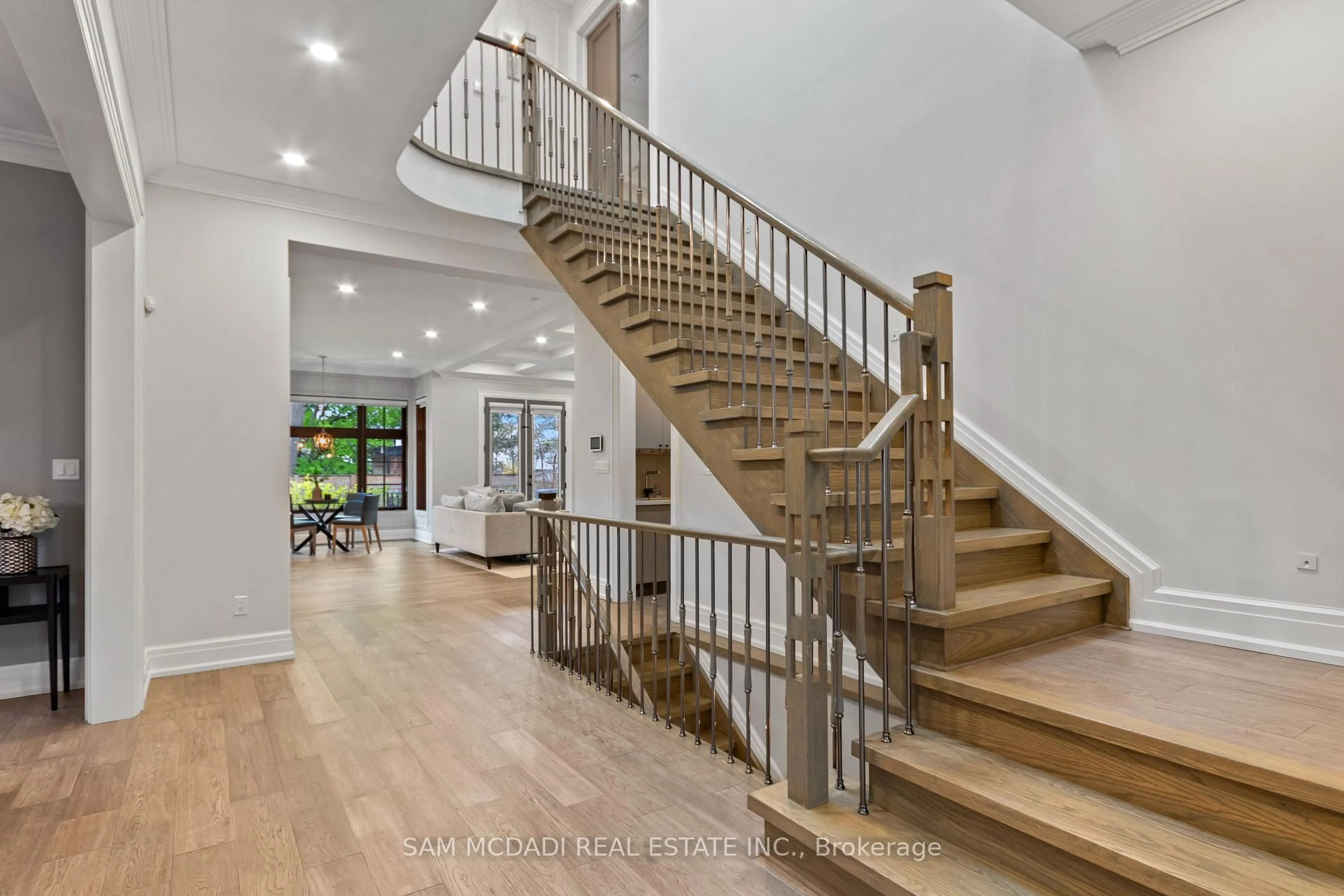 Stairs for 1134 Welwyn Dr, Mississauga Ontario L5J 3J3