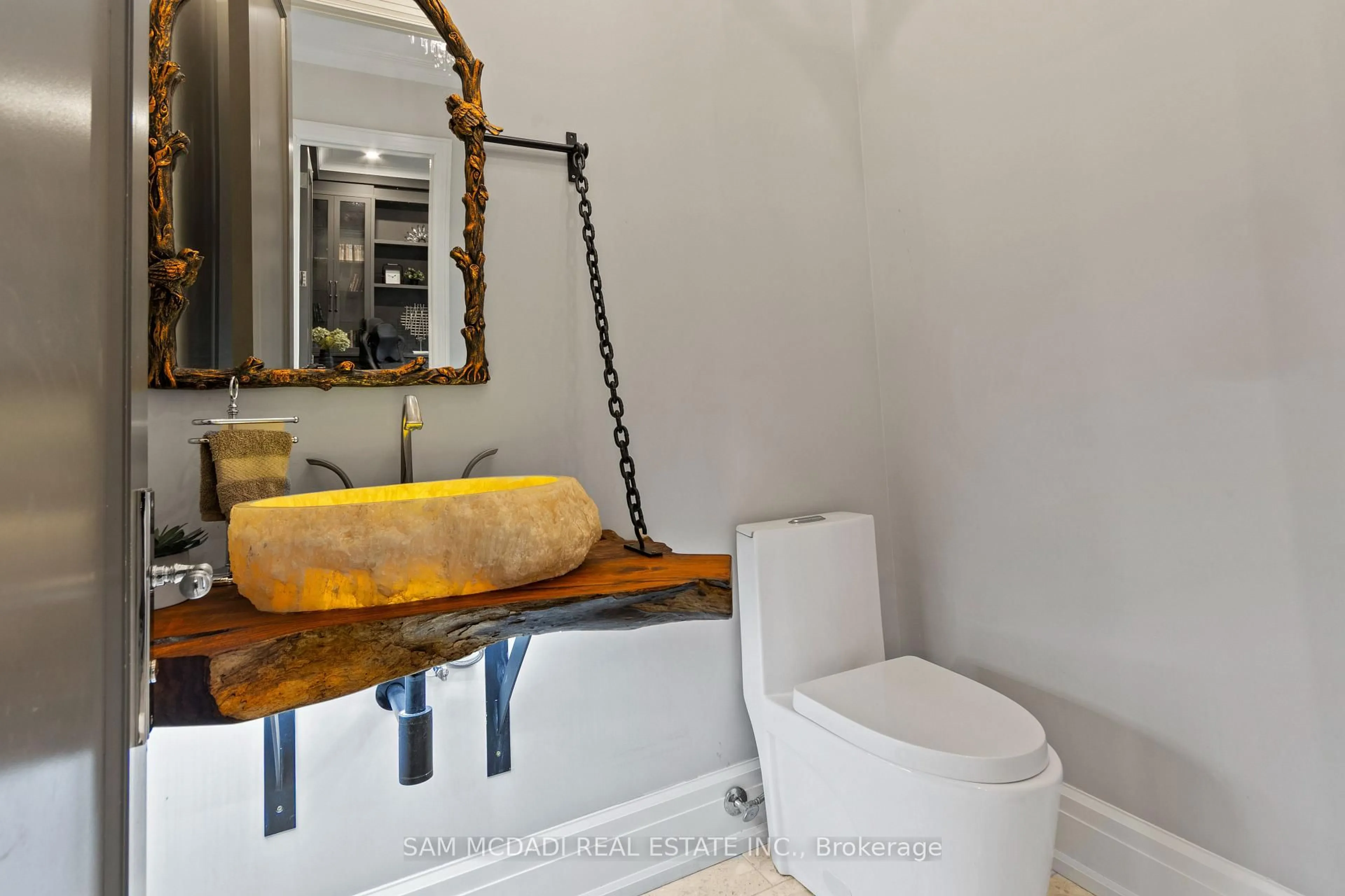 Contemporary bathroom, unknown for 1134 Welwyn Dr, Mississauga Ontario L5J 3J3