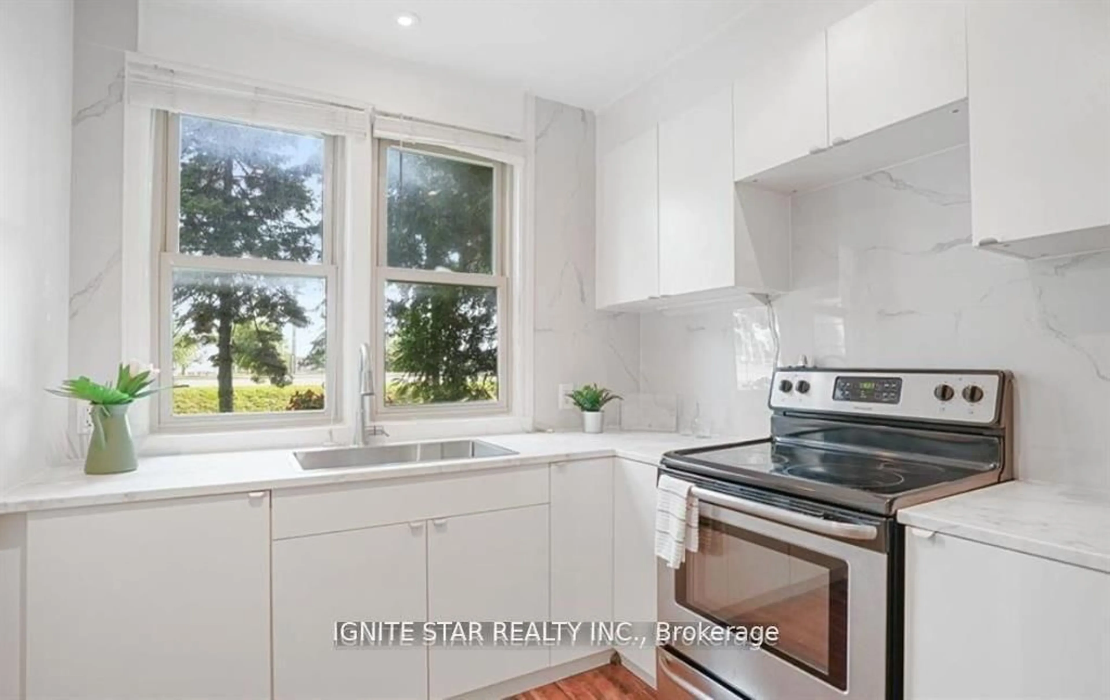 Standard kitchen, unknown for 1136 Bronte Rd, Oakville Ontario L6M 4G4