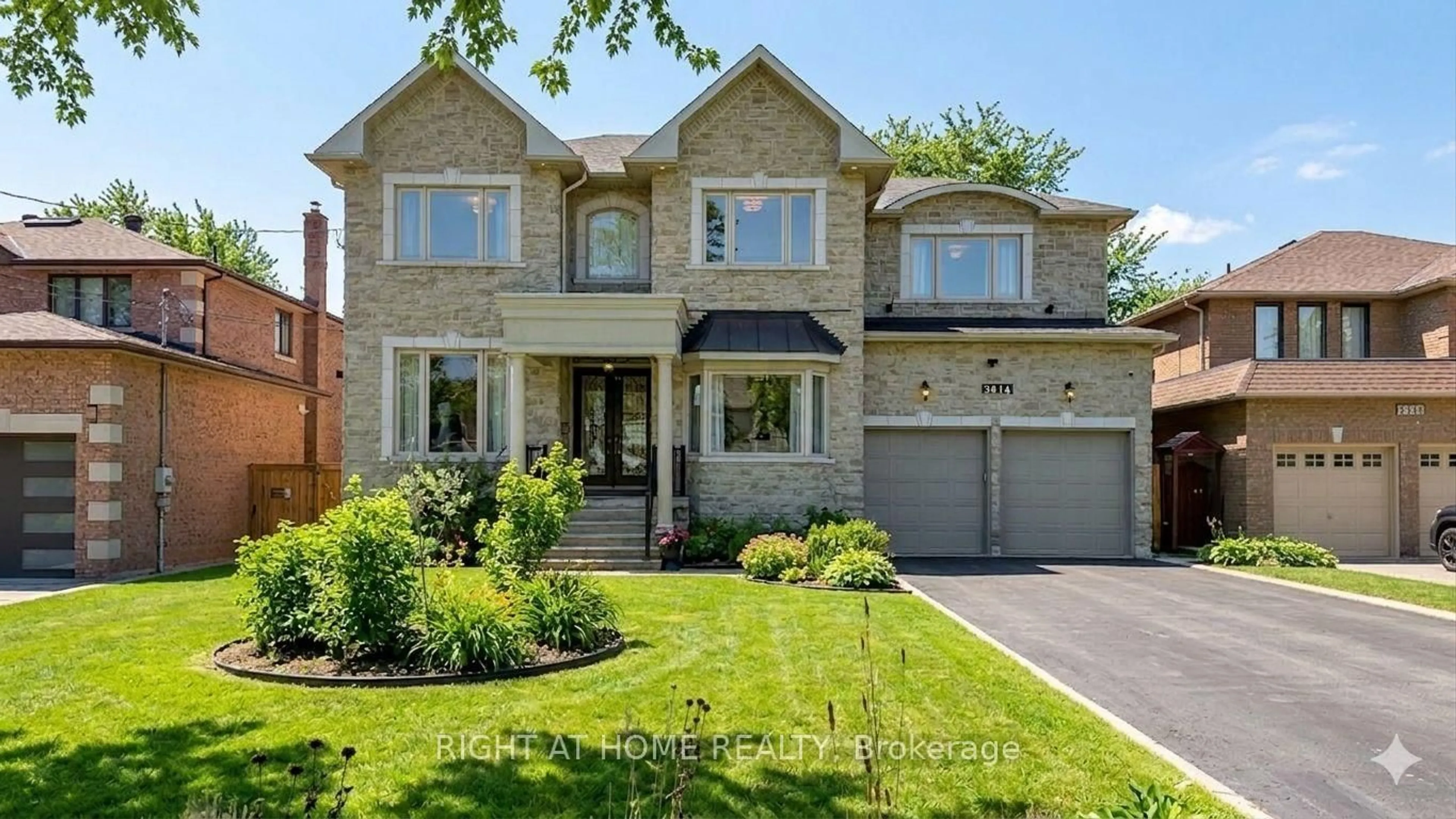 Home with brick exterior material, street for 3414 Joan Dr, Mississauga Ontario L5B 1T5