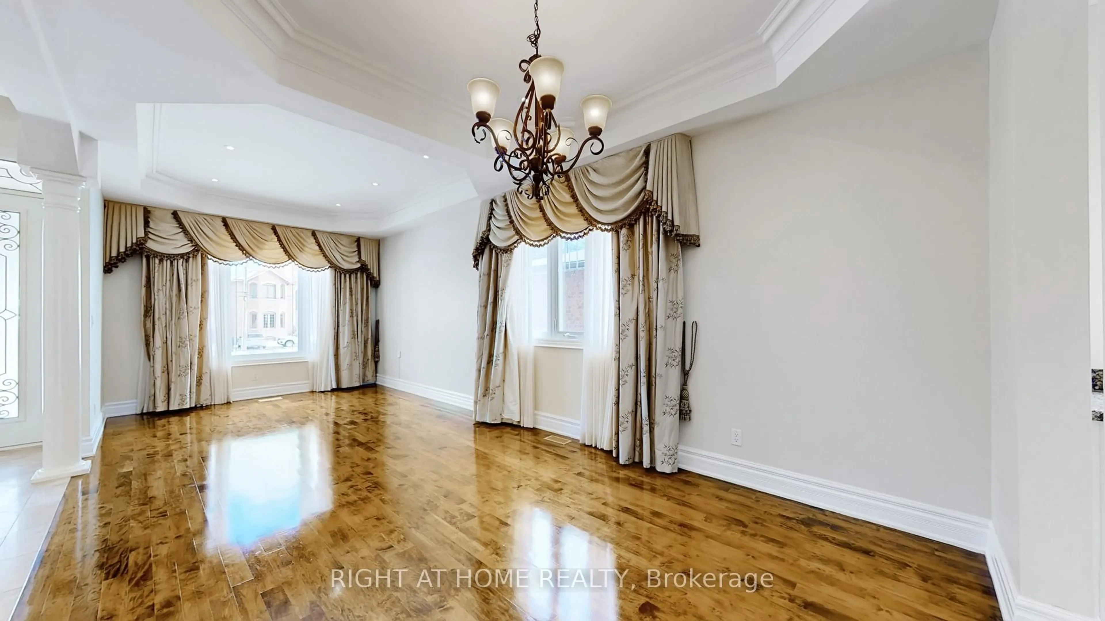Unknown for 3414 Joan Dr, Mississauga Ontario L5B 1T5