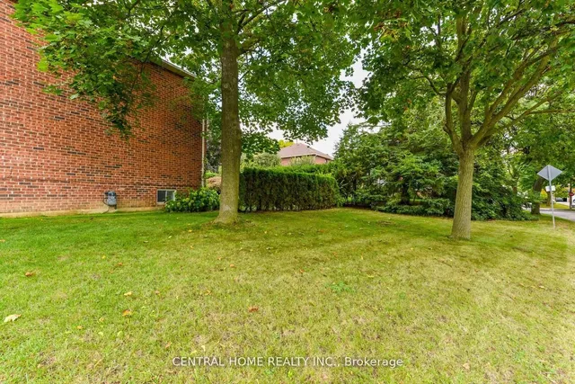 4 Robaldon Rd, Toronto 3