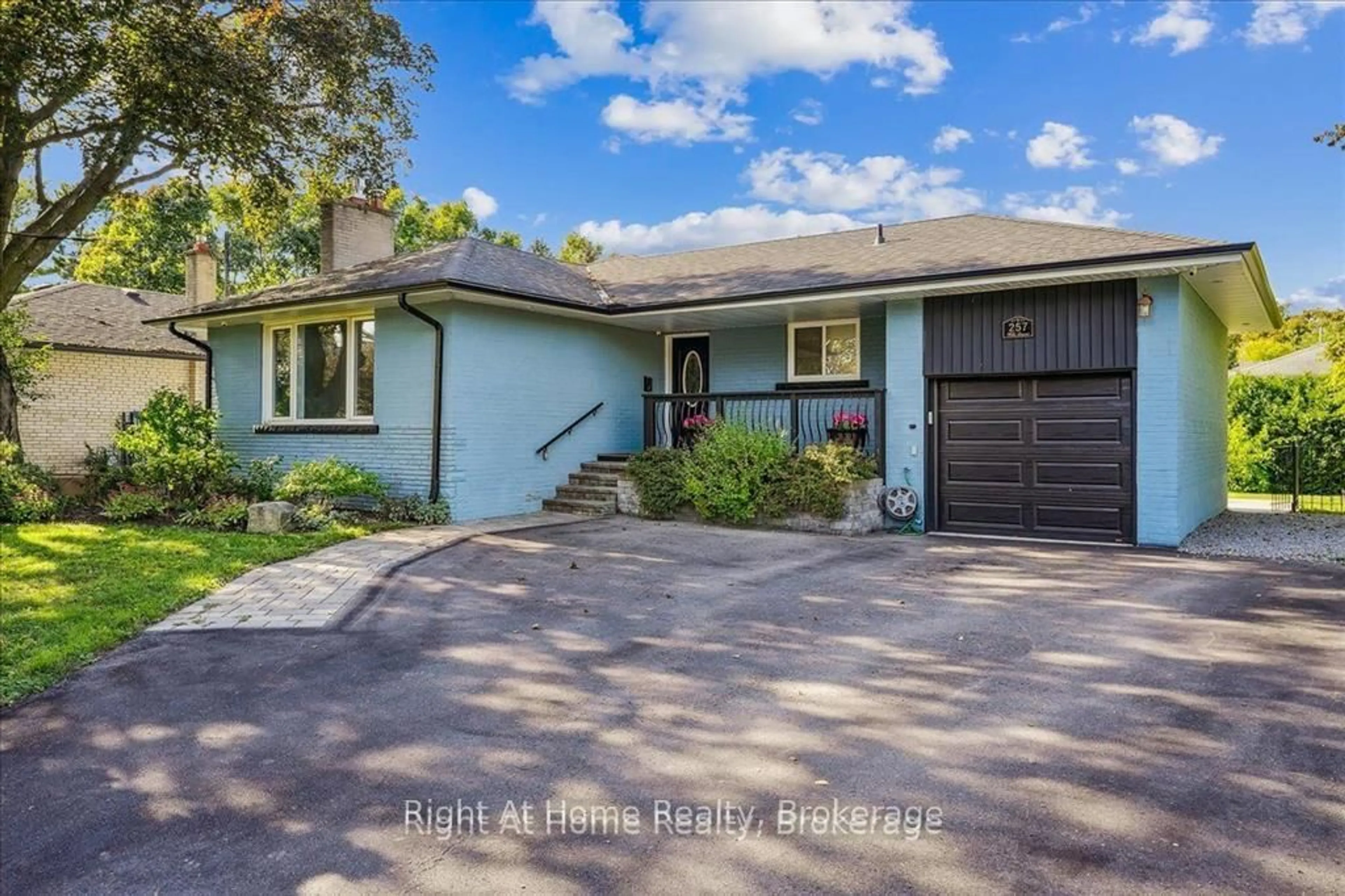 Unknown for 257 Wales Cres, Oakville Ontario L6L 3X8