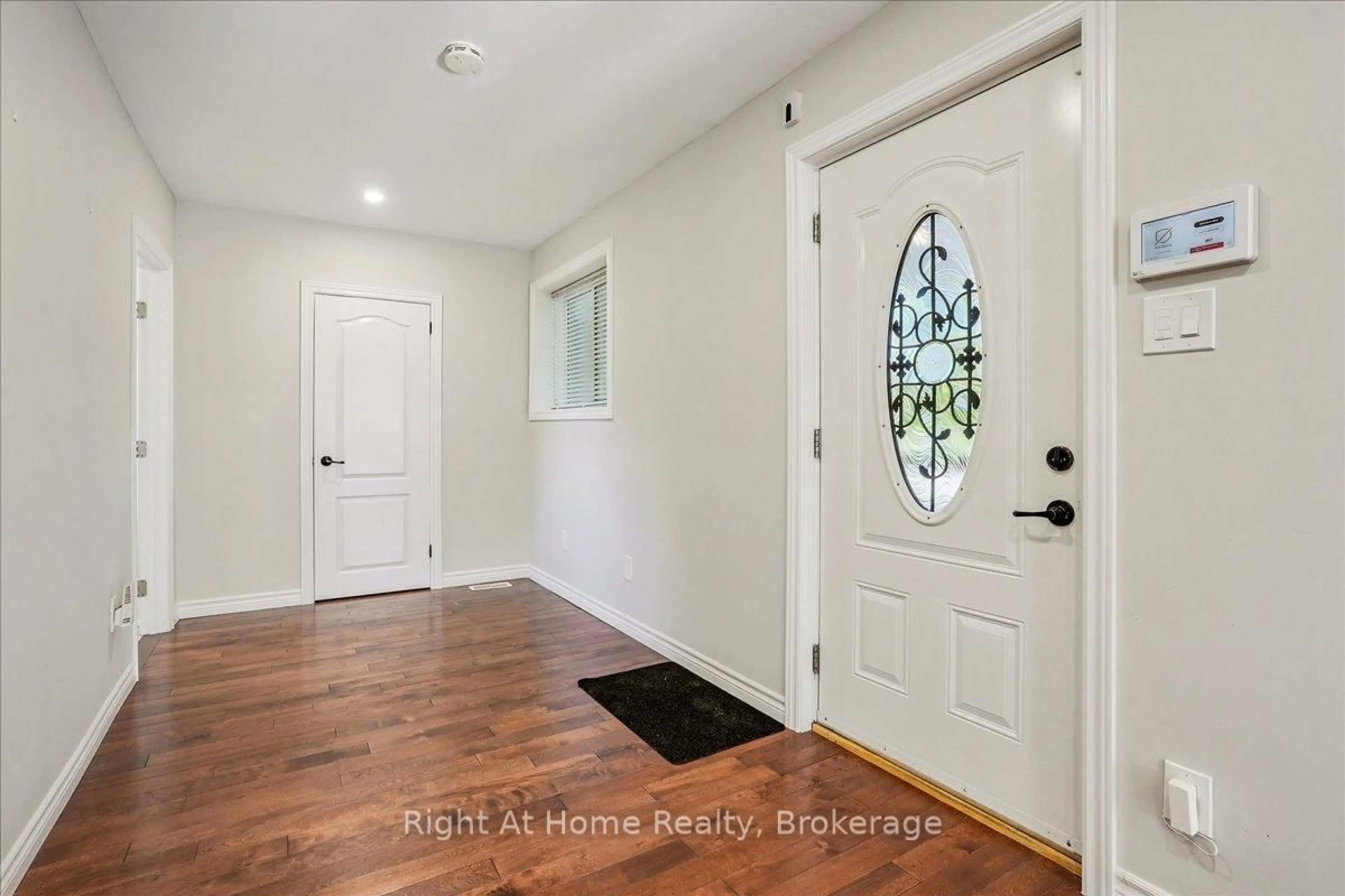 Indoor entryway for 257 Wales Cres, Oakville Ontario L6L 3X8