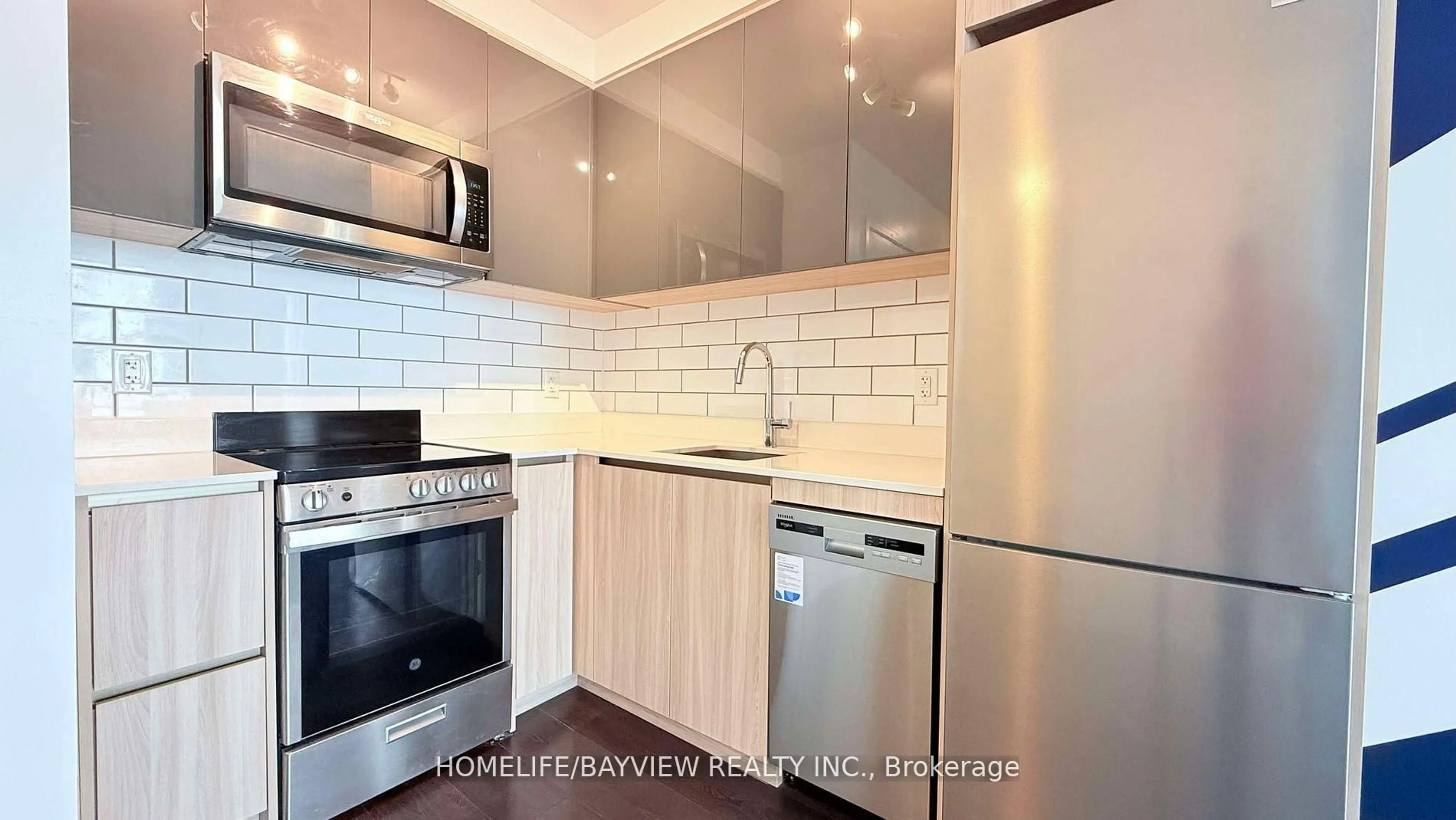 Standard kitchen, wood/laminate floor for 3100 Keele St #438, Toronto Ontario M3M 2H4