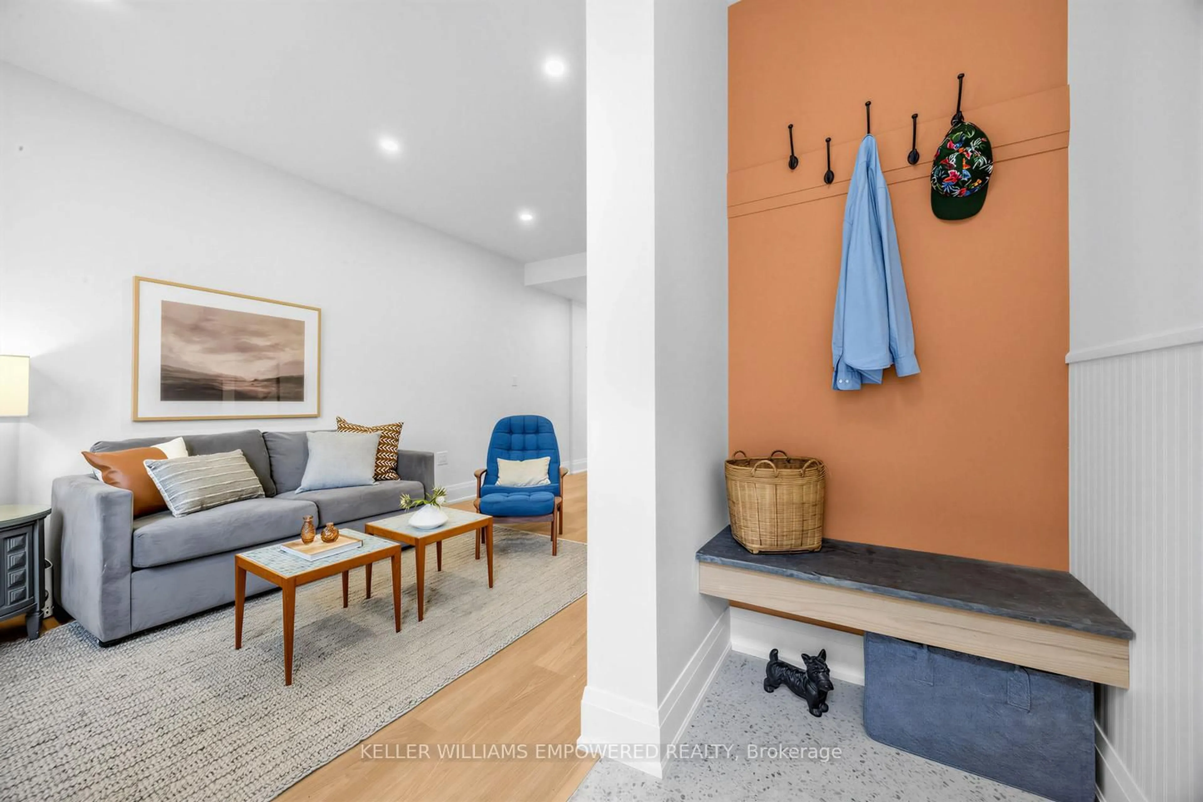 Indoor entryway for 9 Hugo Ave, Toronto Ontario M6P 3T3