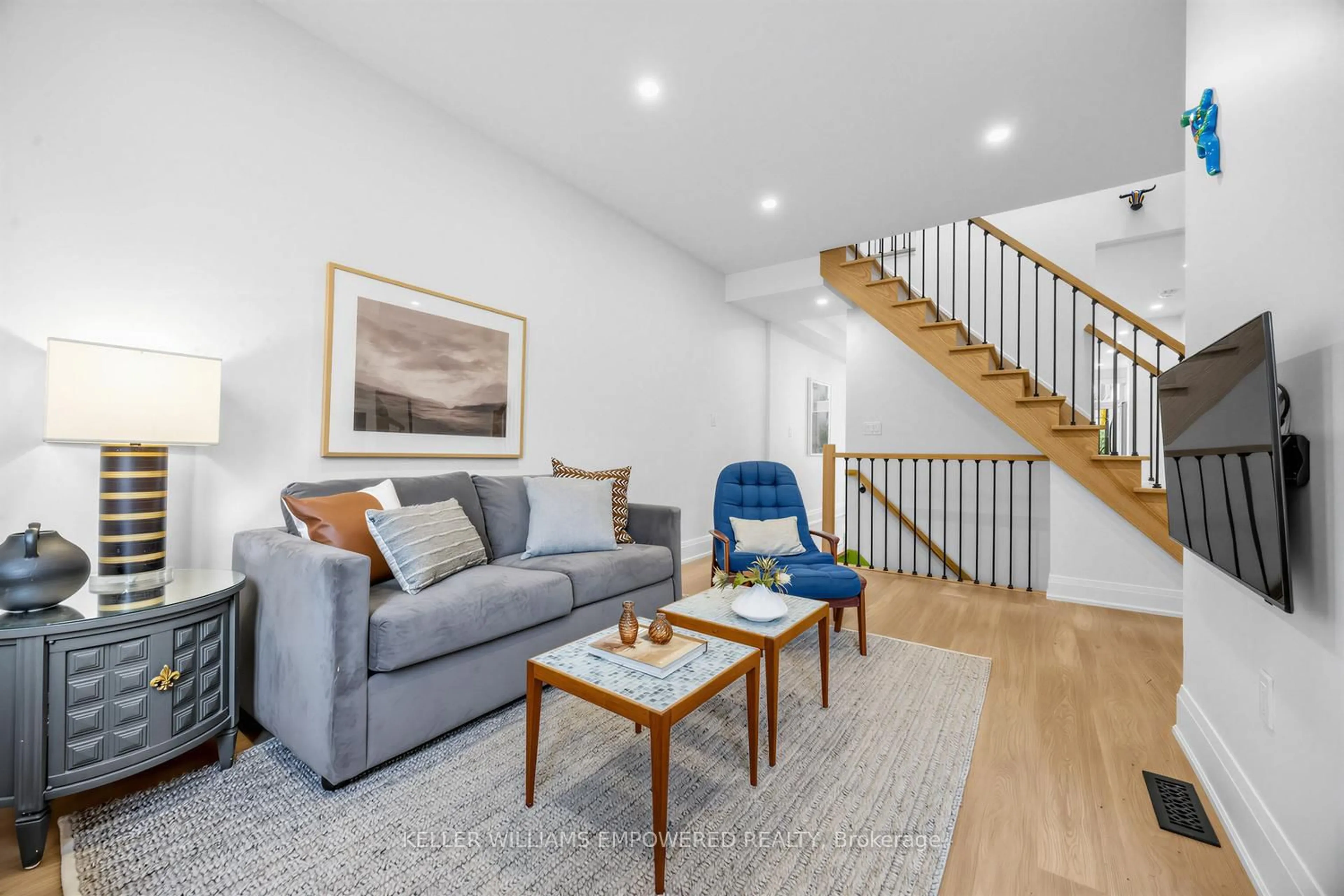 Living room with furniture, unknown for 9 Hugo Ave, Toronto Ontario M6P 3T3