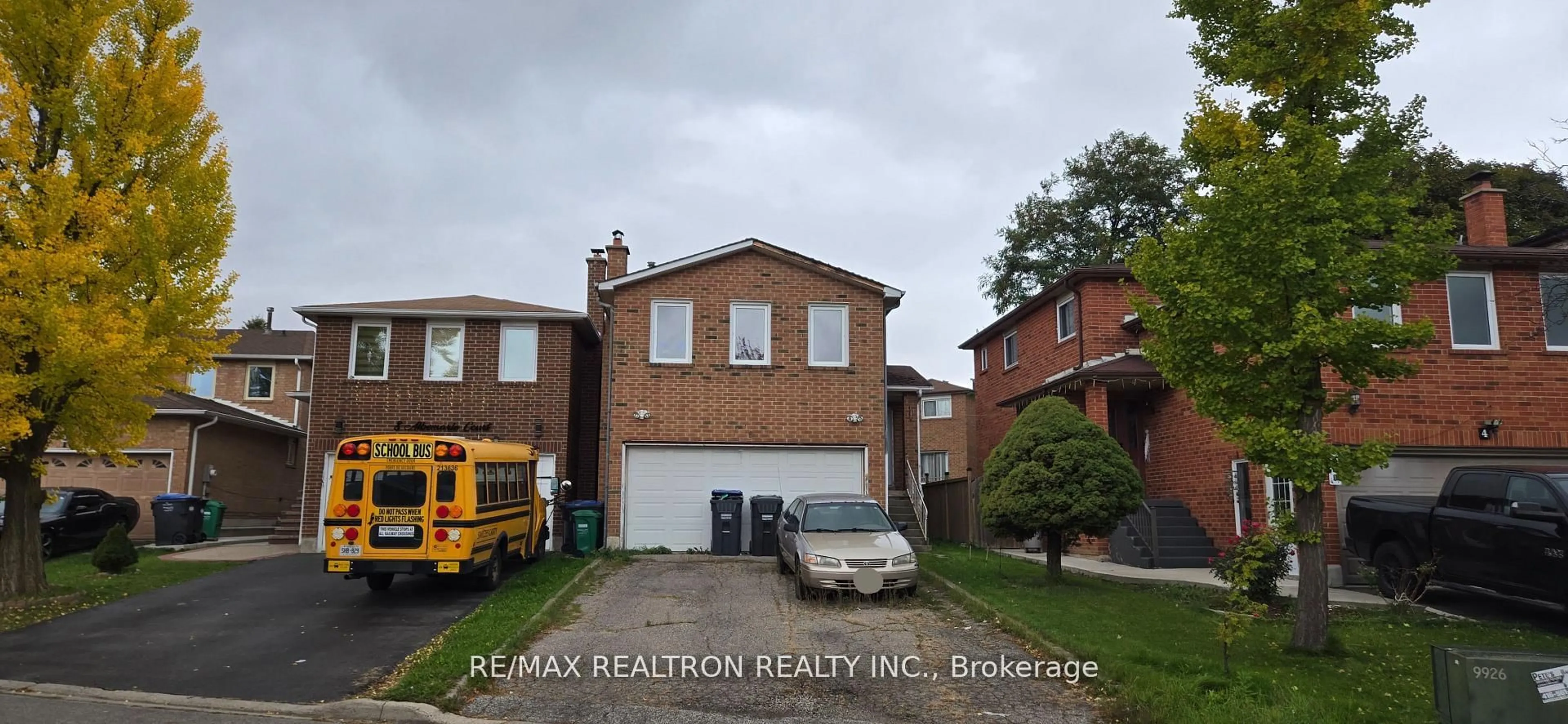 A pic from outside/outdoor area/front of a property/back of a property/a pic from drone, street for 6 Albemarle Crt, Brampton Ontario L6Z 1R4