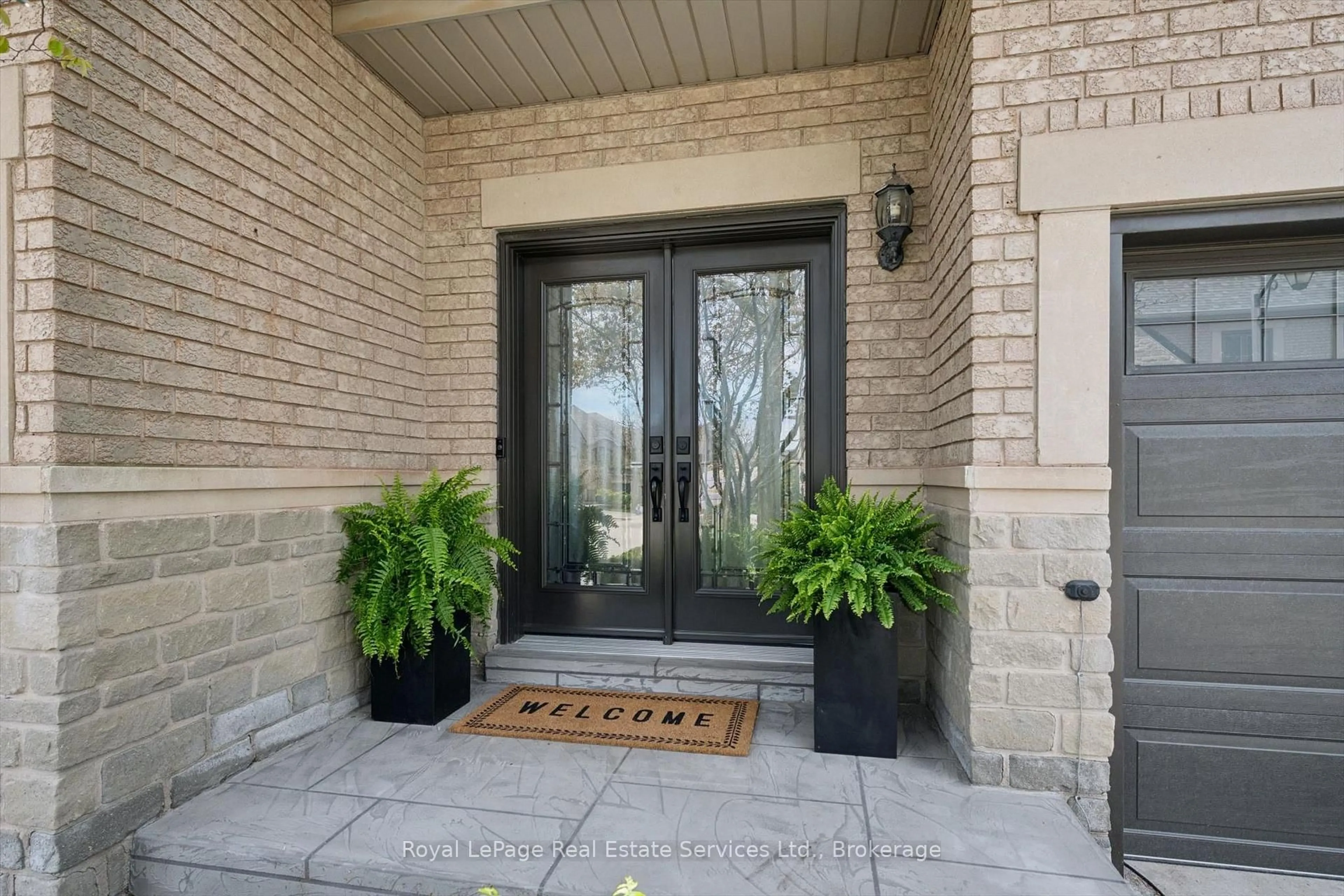 Indoor entryway for 2250 Rockingham Dr #32, Oakville Ontario L6H 6J3
