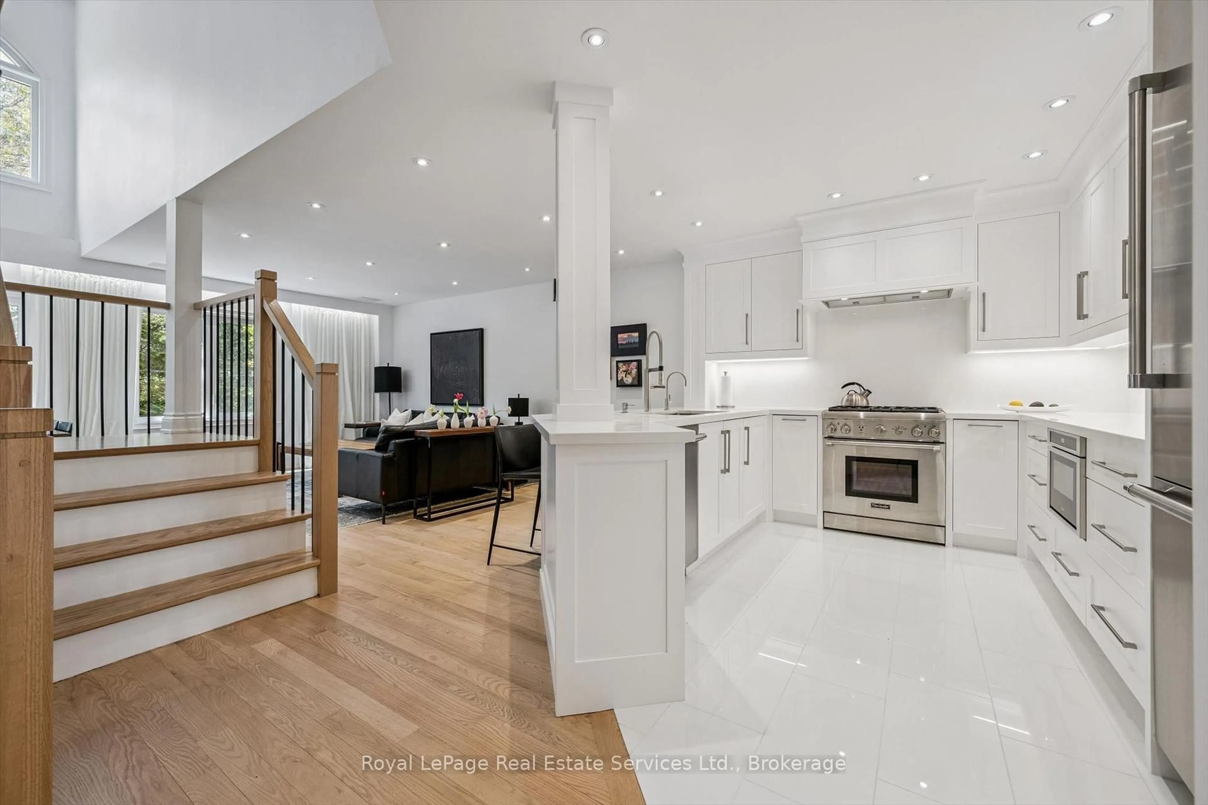 Open concept kitchen, unknown for 2250 Rockingham Dr #32, Oakville Ontario L6H 6J3