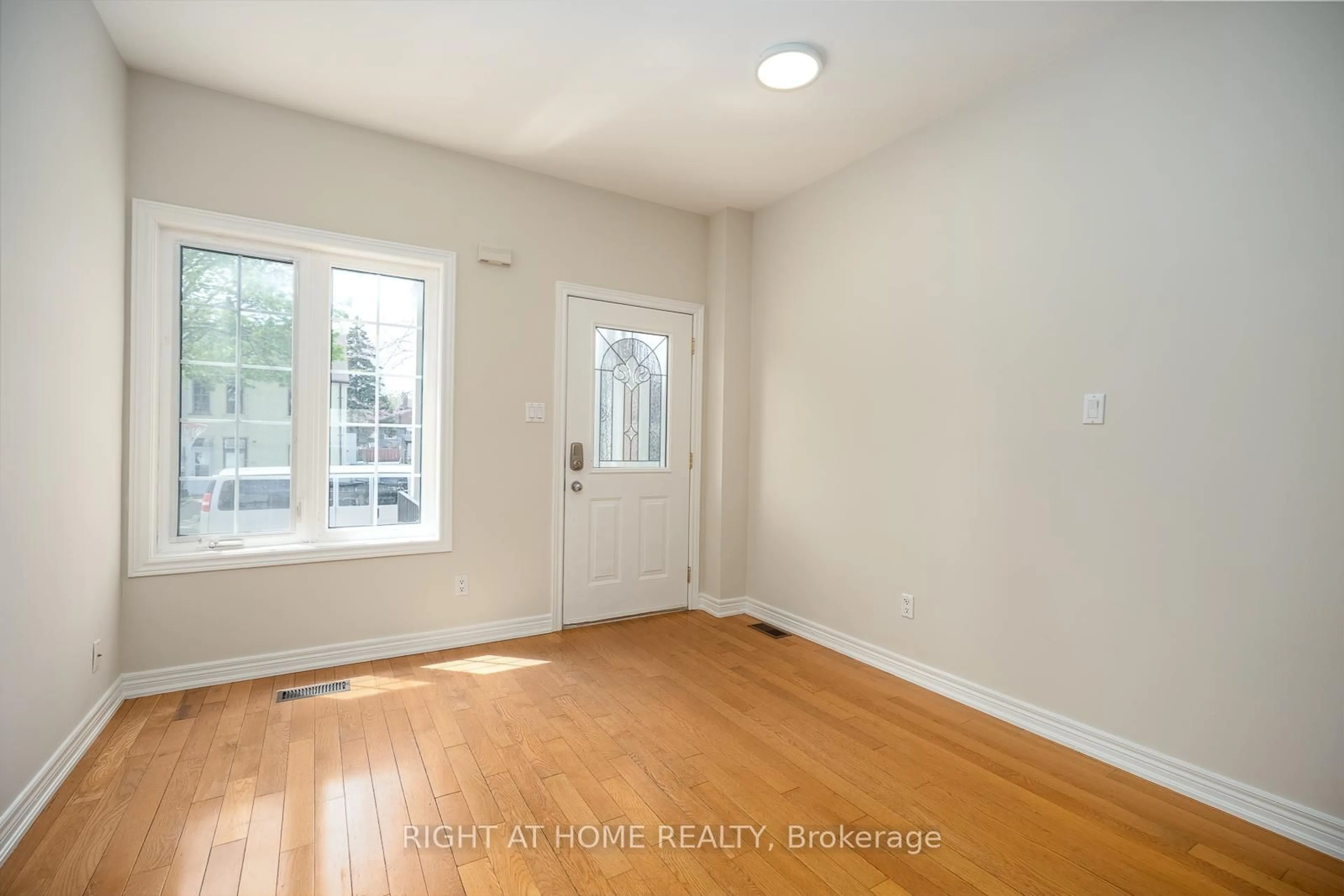 Indoor entryway for 351 Bartlett Ave, Toronto Ontario M6H 3G8
